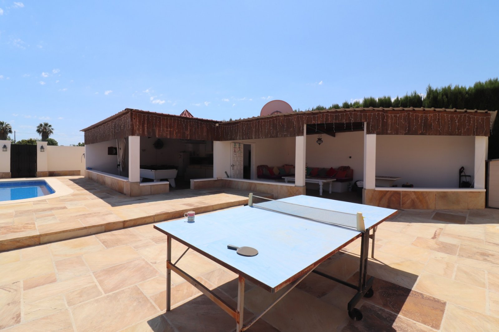 Charmante Landvilla mit Outdoor-Küche und Pool
