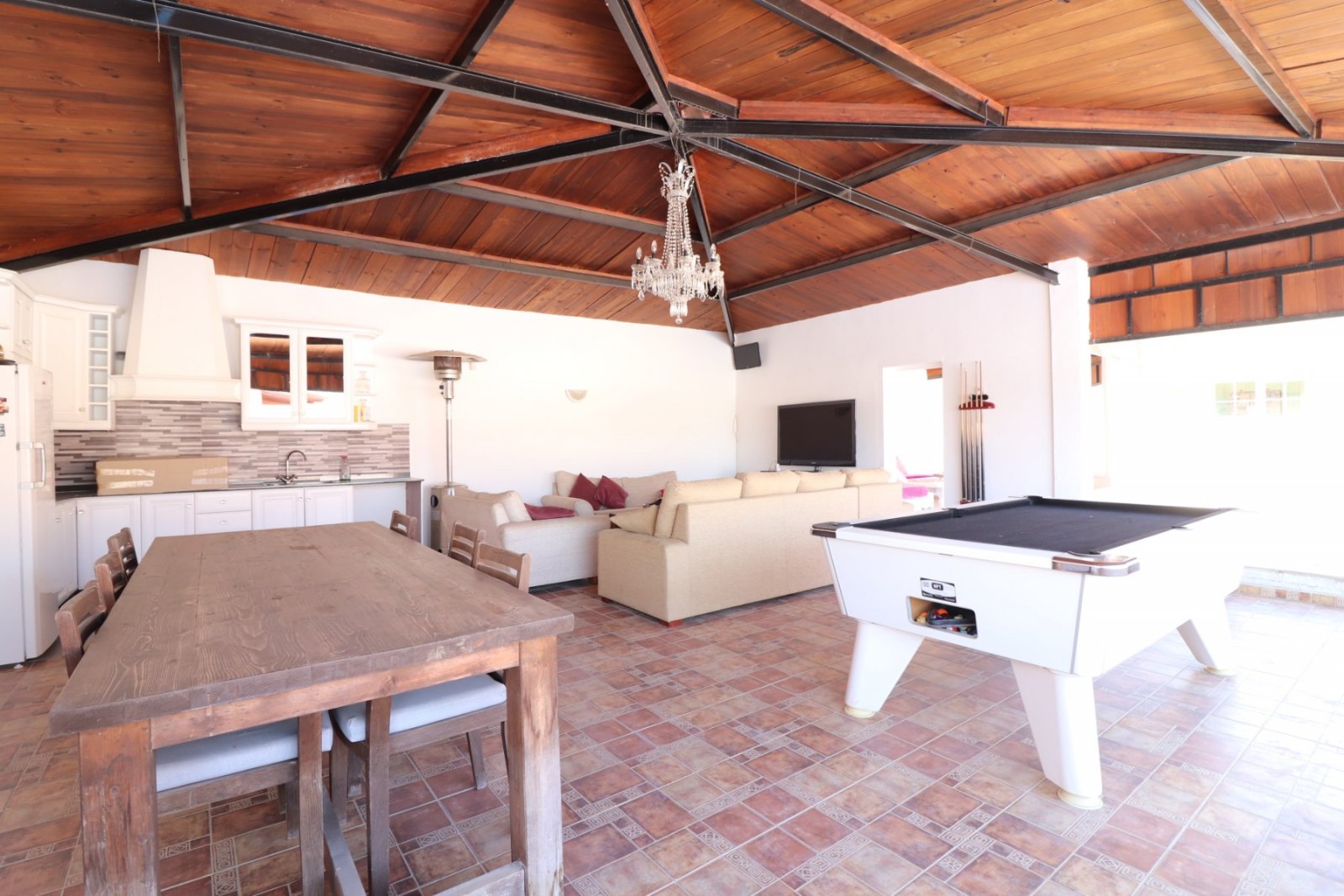 Charmante Landvilla mit Outdoor-Küche und Pool
