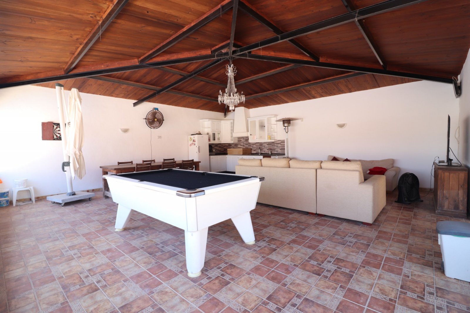 Charmante Landvilla mit Outdoor-Küche und Pool
