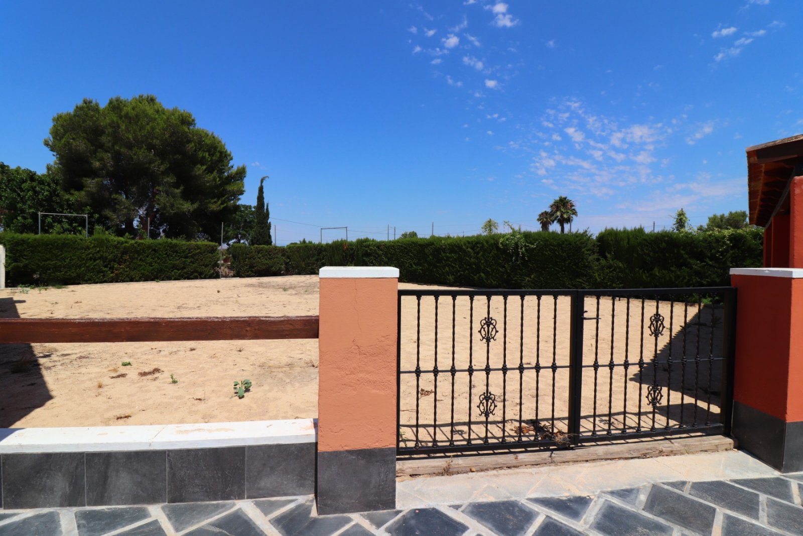Charmante Landvilla mit Outdoor-Küche und Pool