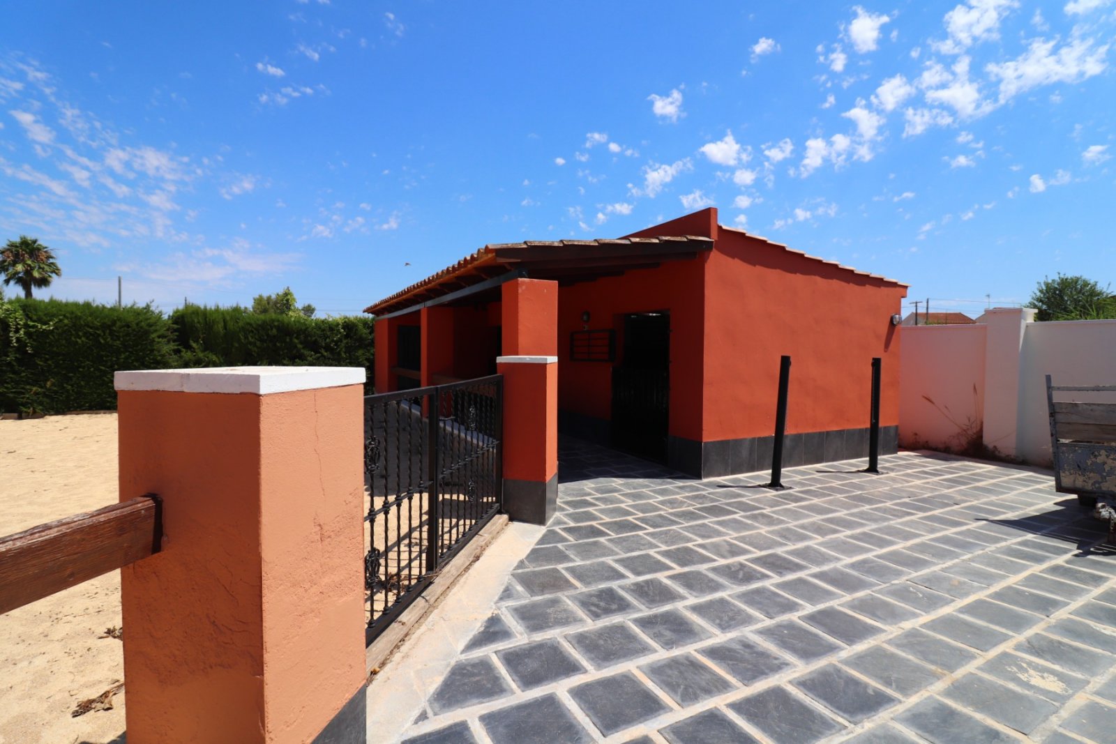 Charmante Landvilla mit Outdoor-Küche und Pool