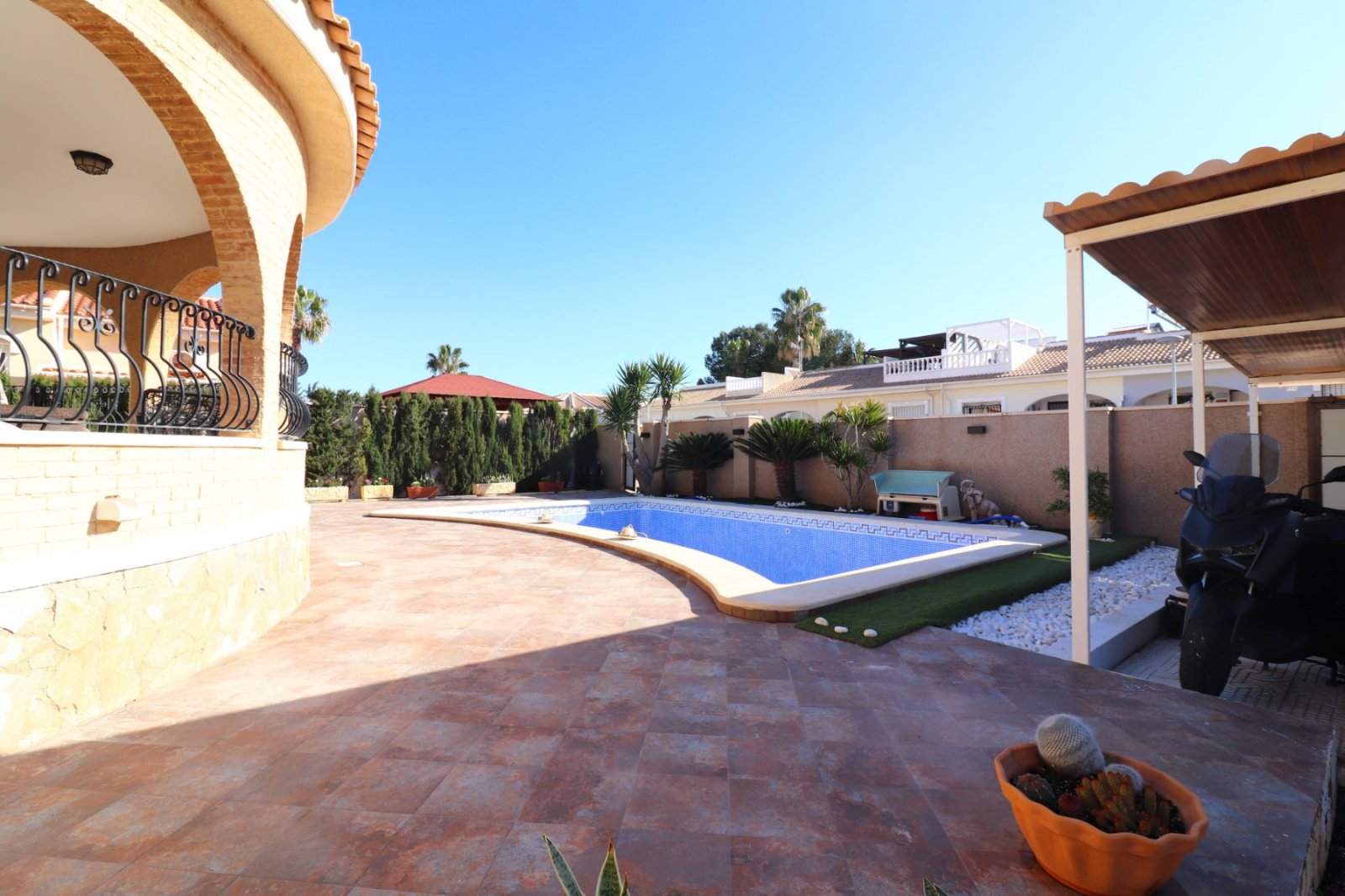 Mediterrane Villa in ruhiger Wohnlage