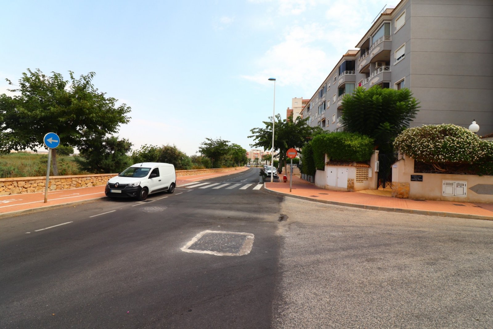 Helles Zuhause in Strandnähe mit Gemeinschaftspool