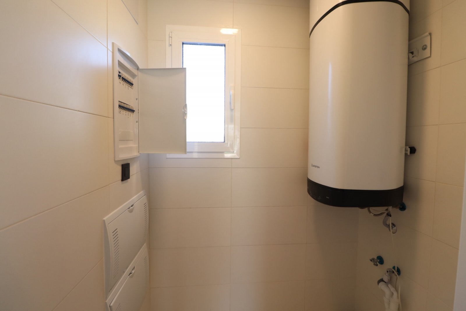 Modernes Wohnen mit Poolblick und Sonnenterrasse