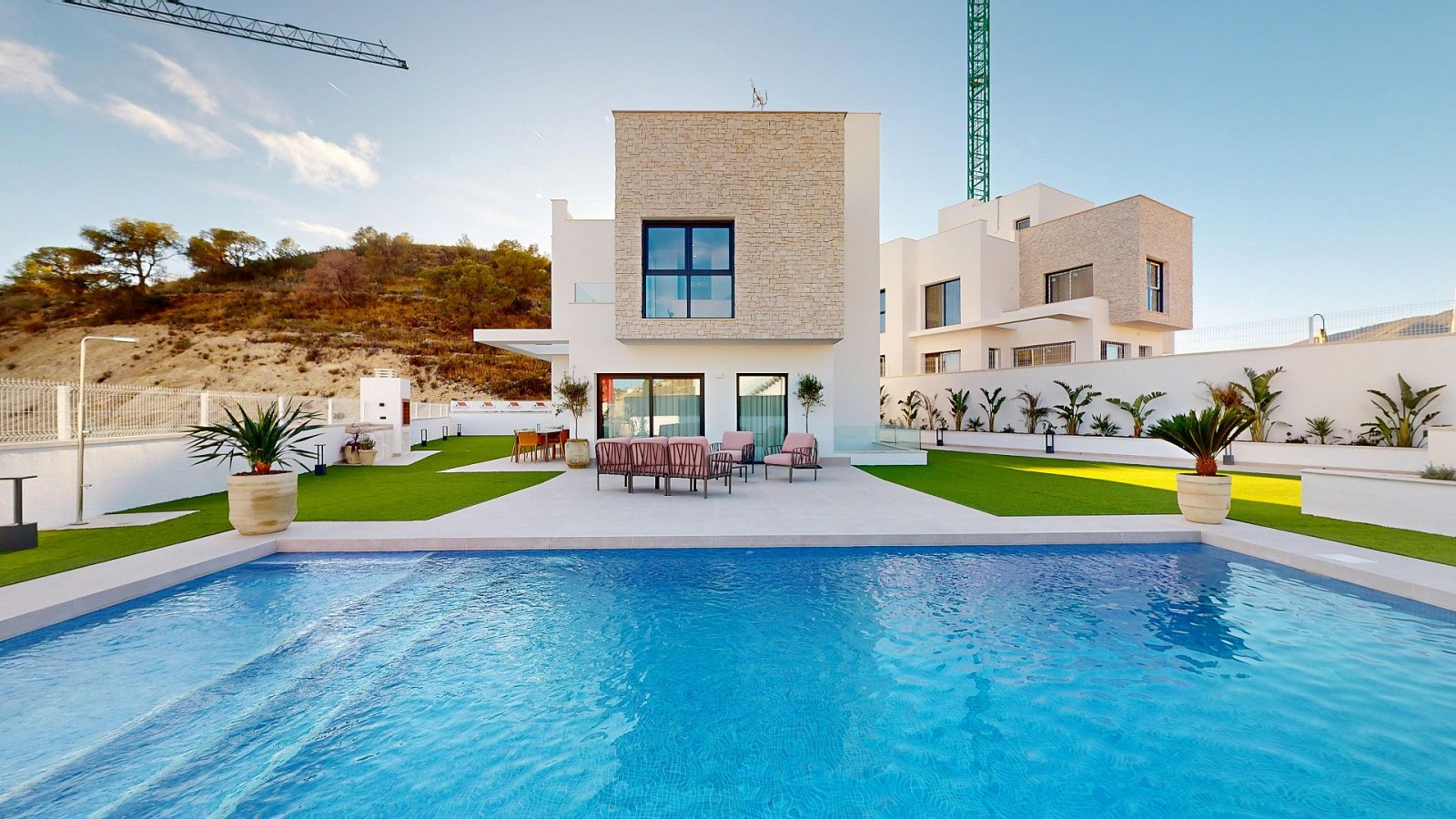 Finestrat: Moderne Villa mit Solarium und Pool 