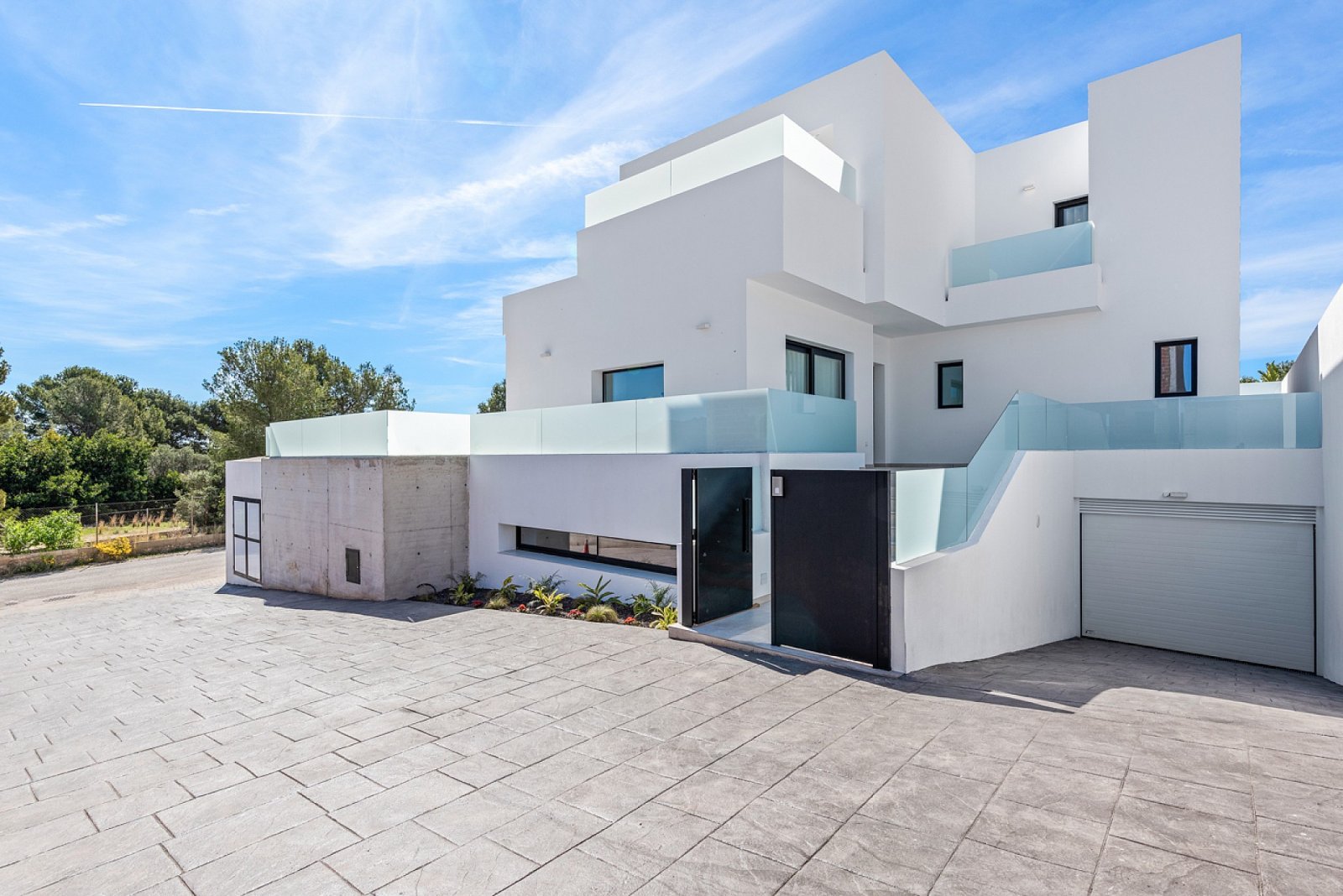 Ihr Traumhaus mit Pool und Komfort