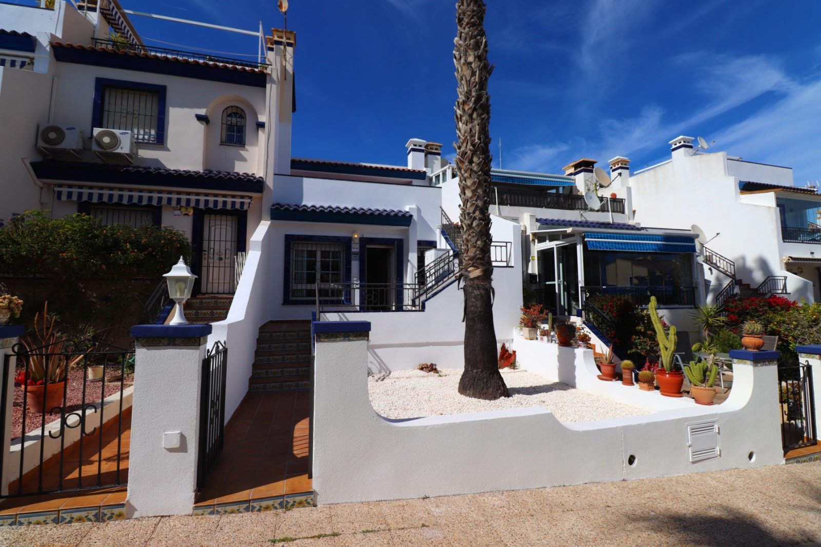 Villamartin: Sonniger Bungalow mit privatem Solarium und Poolzugang 