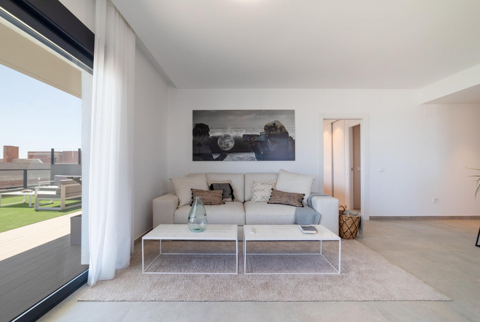 Komfortables Apartment mit Pool, privatem Garten und Tiefgarage