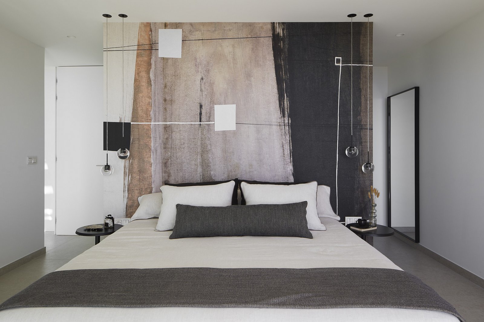 Minimalistische Luxusvilla mit Infinity-Pool und Meerblick