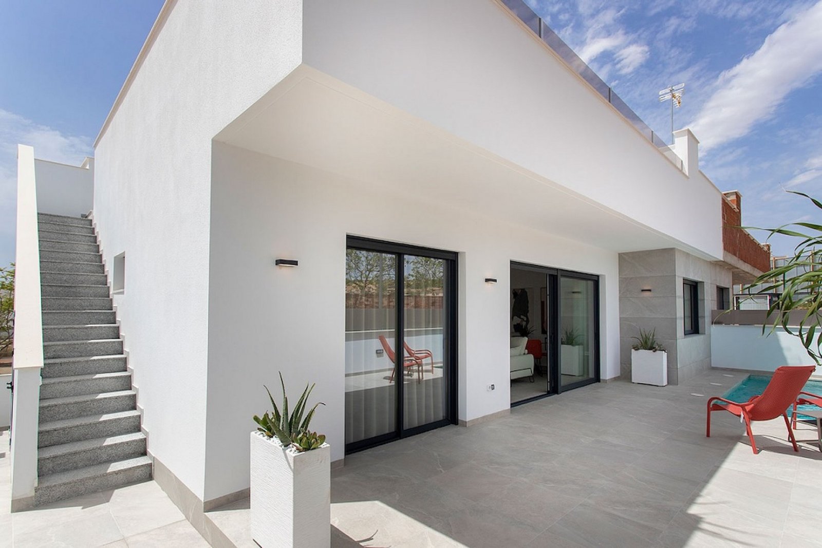 Moderne 3-Zimmer-Villa mit Pool, Parkplatz und privatem Luxus