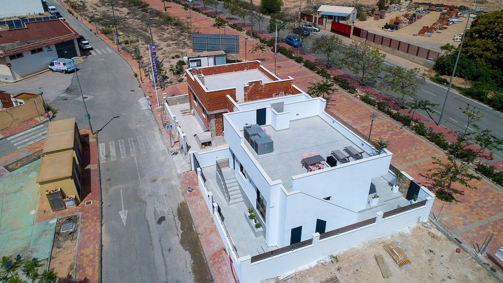 Moderne 3-Zimmer-Villa mit Pool, Parkplatz und privatem Luxus