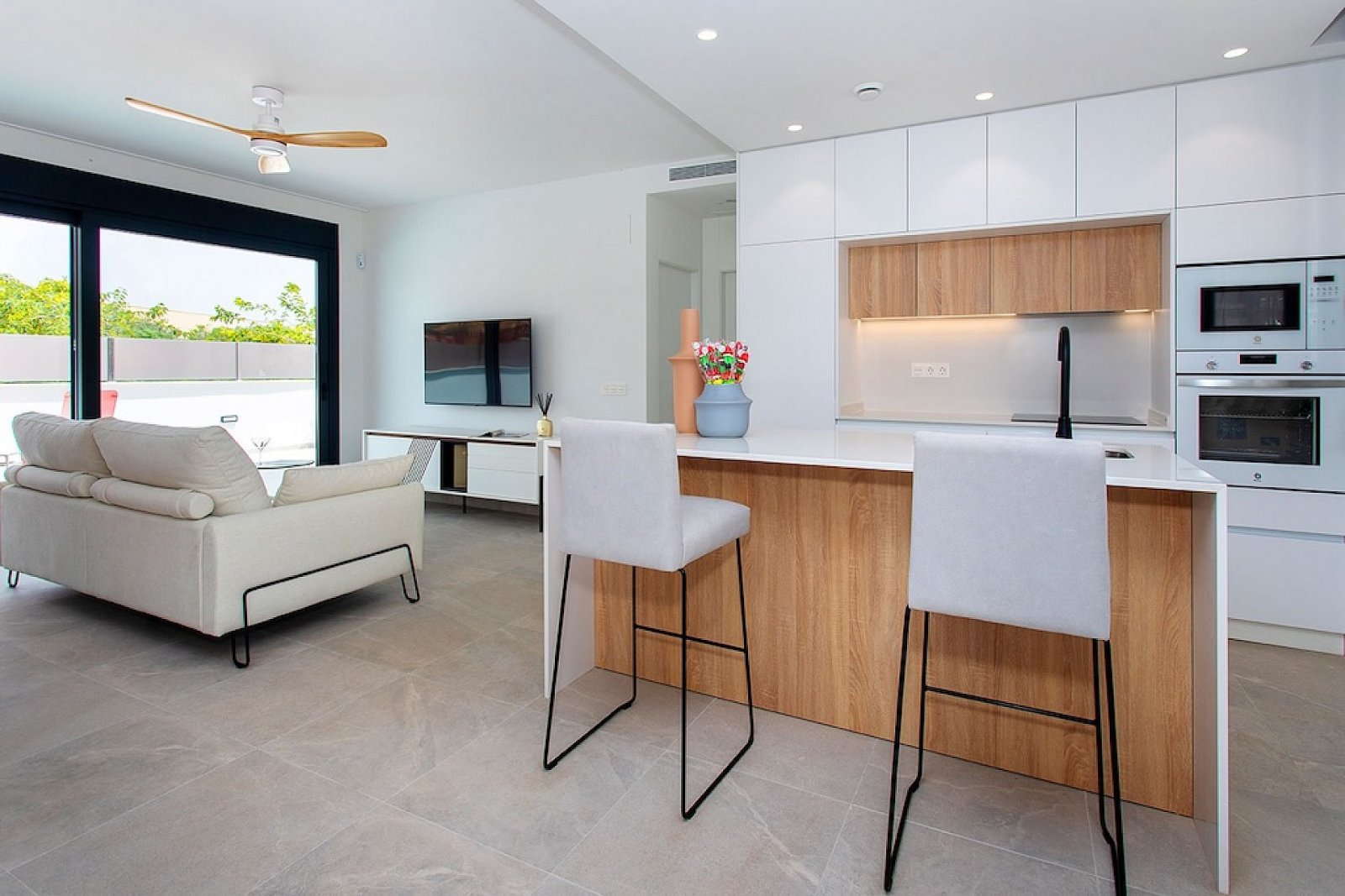 Moderne 3-Zimmer-Villa mit Pool, Parkplatz und privatem Luxus
