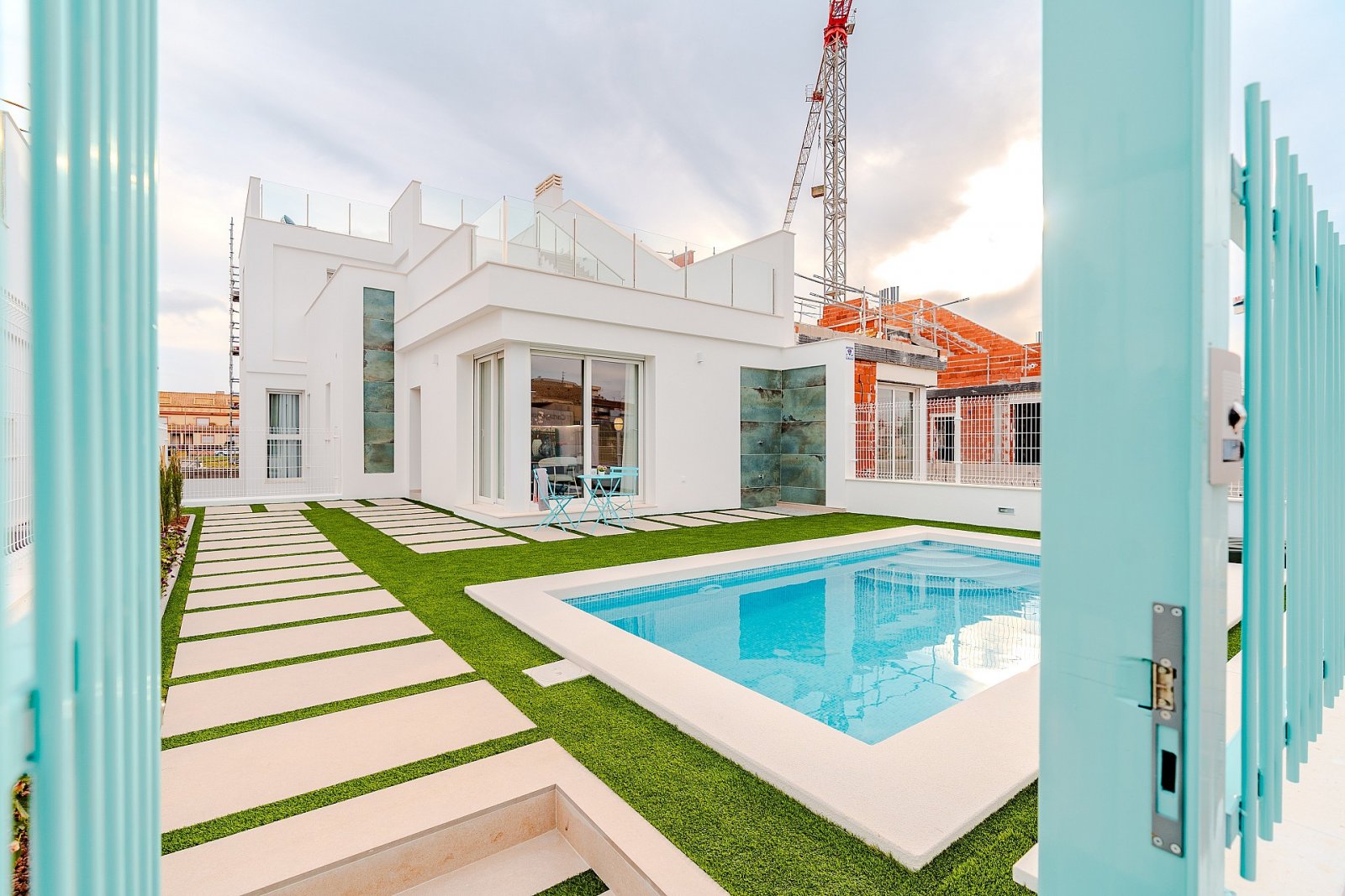Los Alcazares: Exklusive Villa mit privatem Pool und Garage 