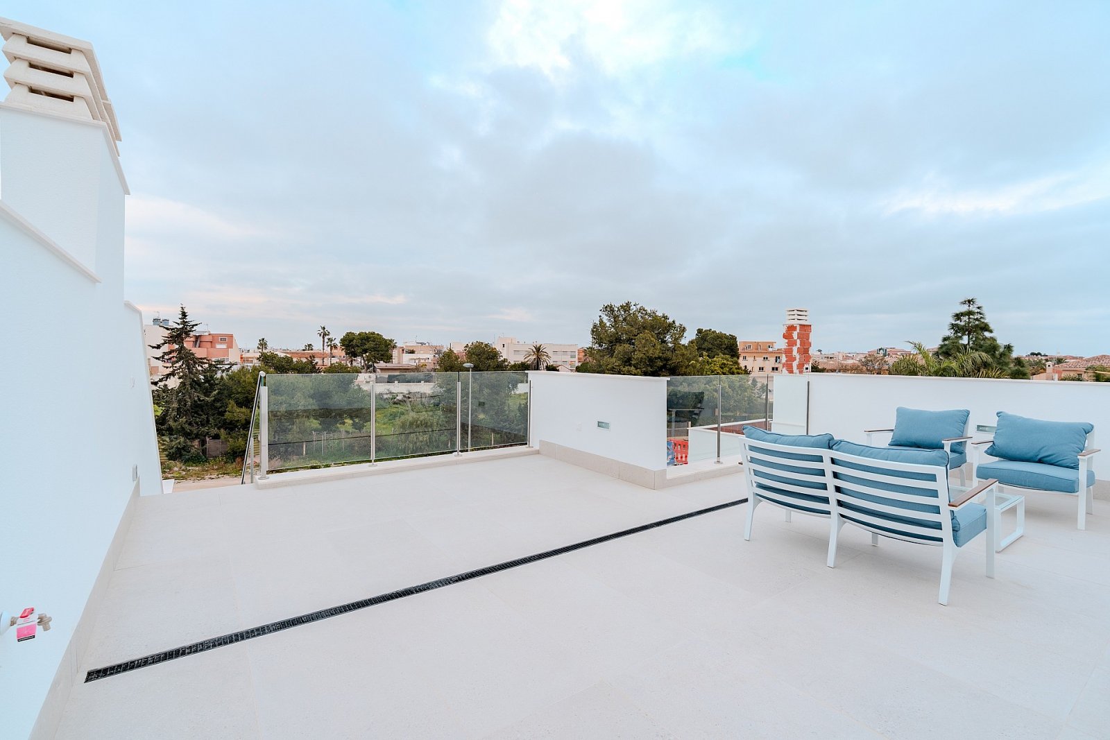 Exklusive Villa mit privatem Pool und Garage