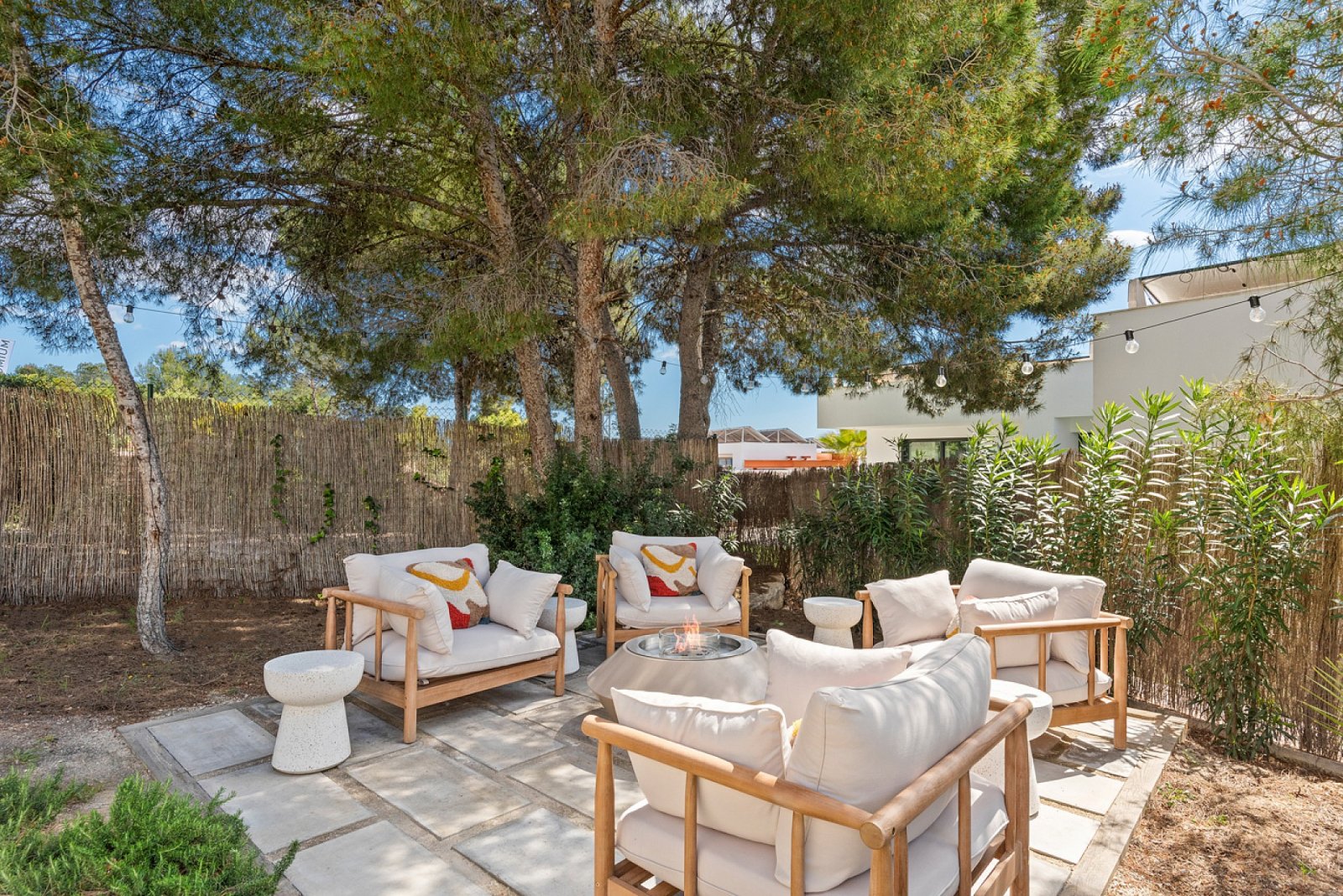 Designvilla mit Untergeschoss & eigenem Pool