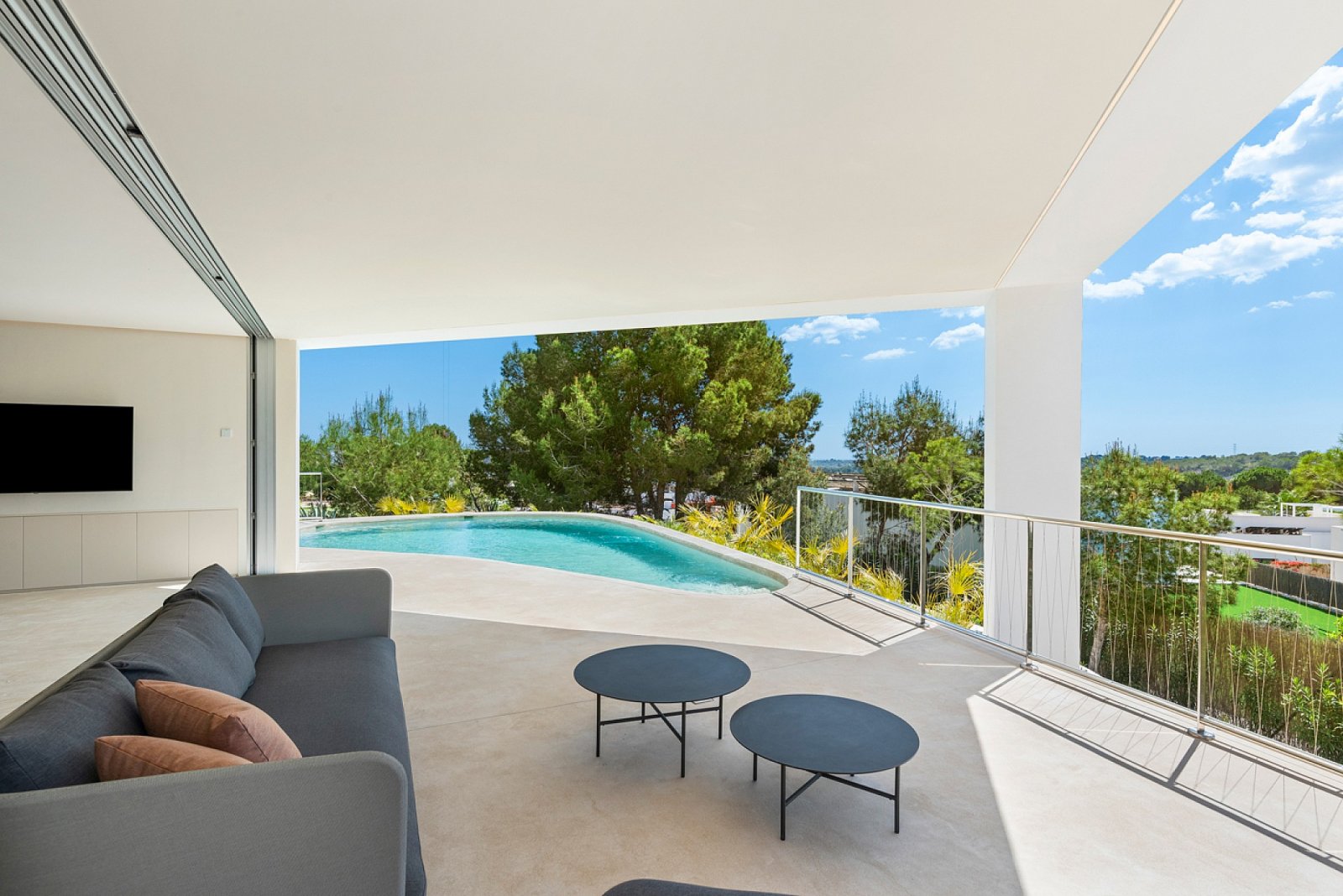 Designvilla mit Untergeschoss & eigenem Pool