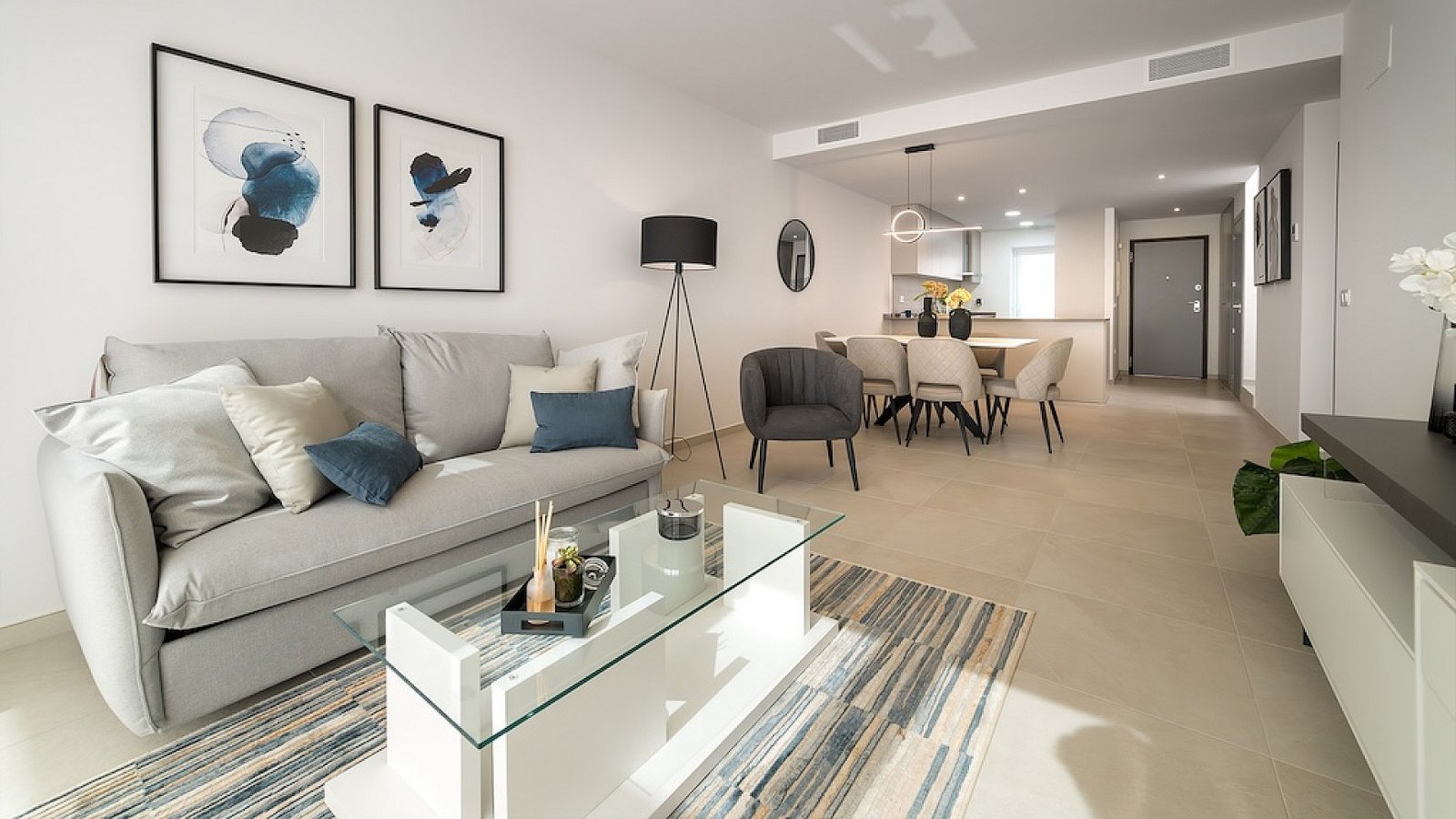 Luxus-Apartments im andalusischen Stil mit Meerblick