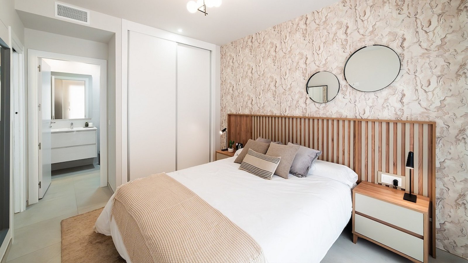 Luxus-Apartments im andalusischen Stil mit Meerblick