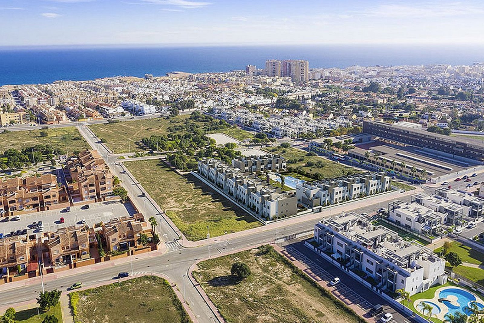 Mediterranes Wohnen mit Innen- & Außenpool