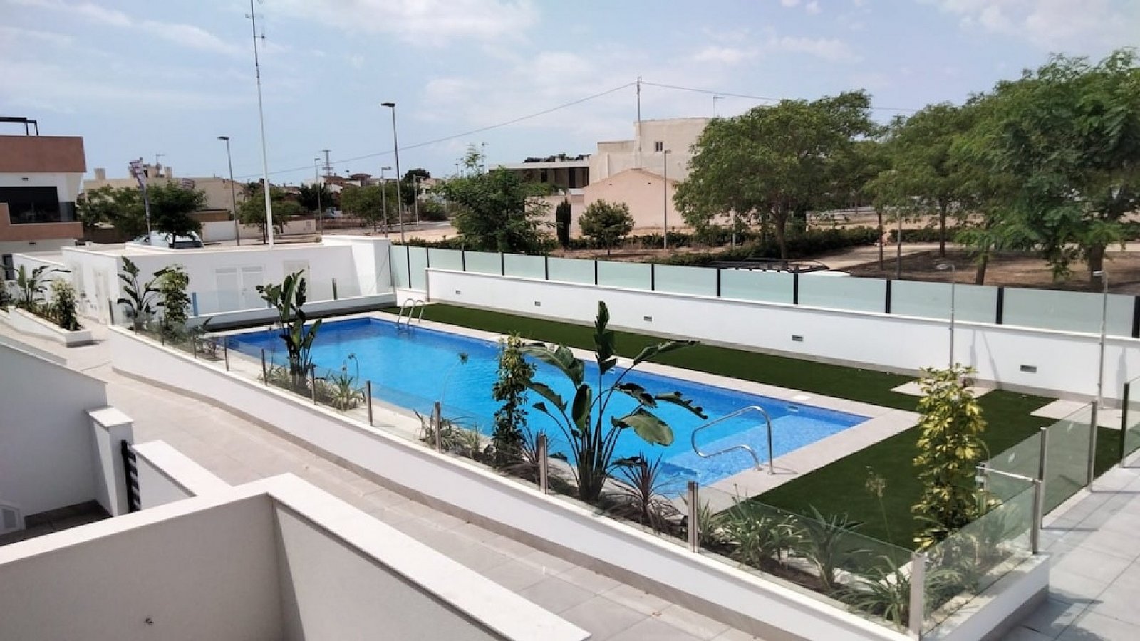 Traumwohnung mit Garten & Pool