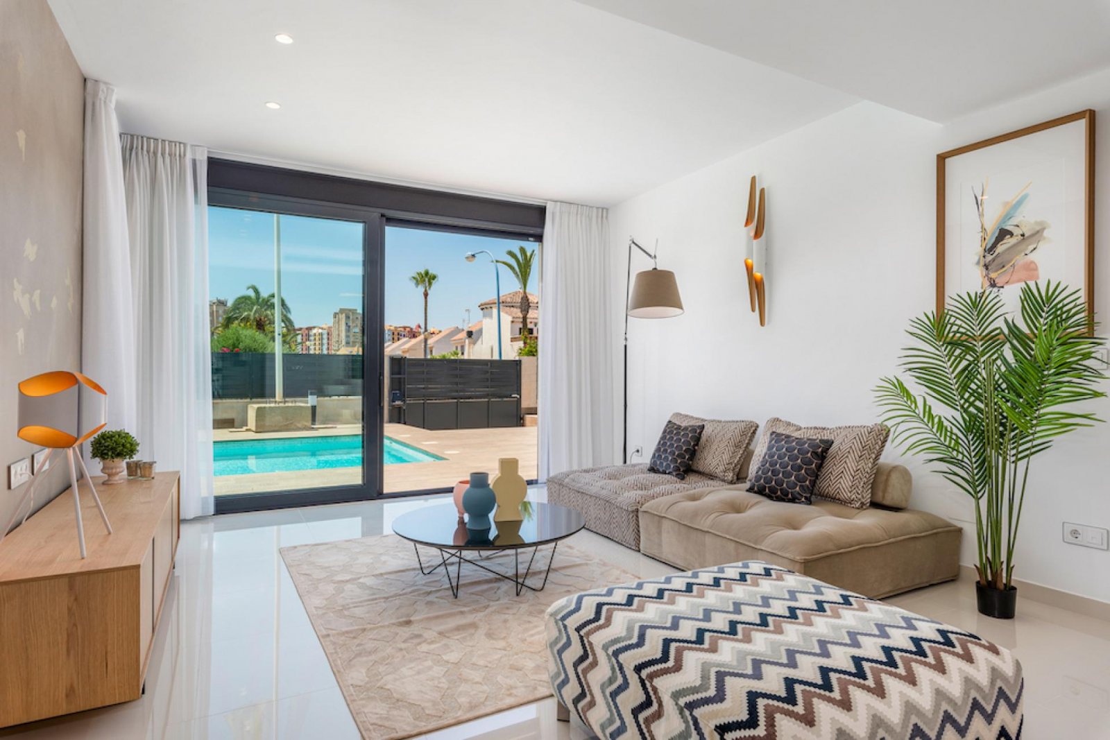 Exklusive Neubauvilla – Stil, Komfort und Pool