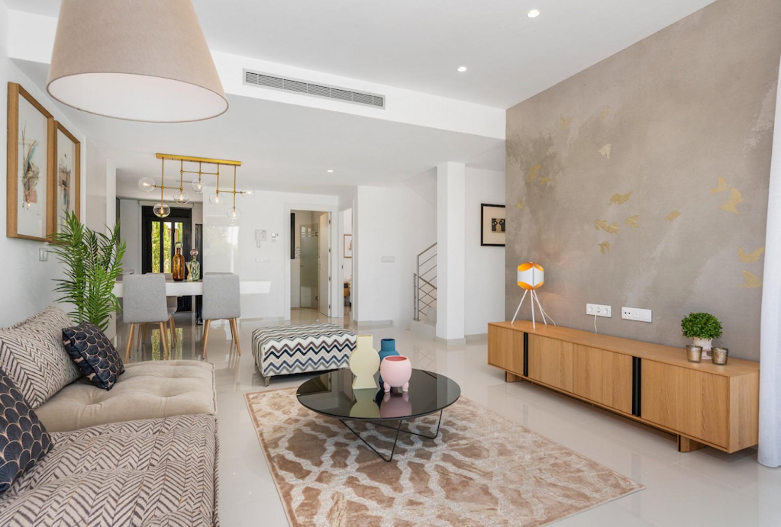 Exklusive Neubauvilla – Stil, Komfort und Pool