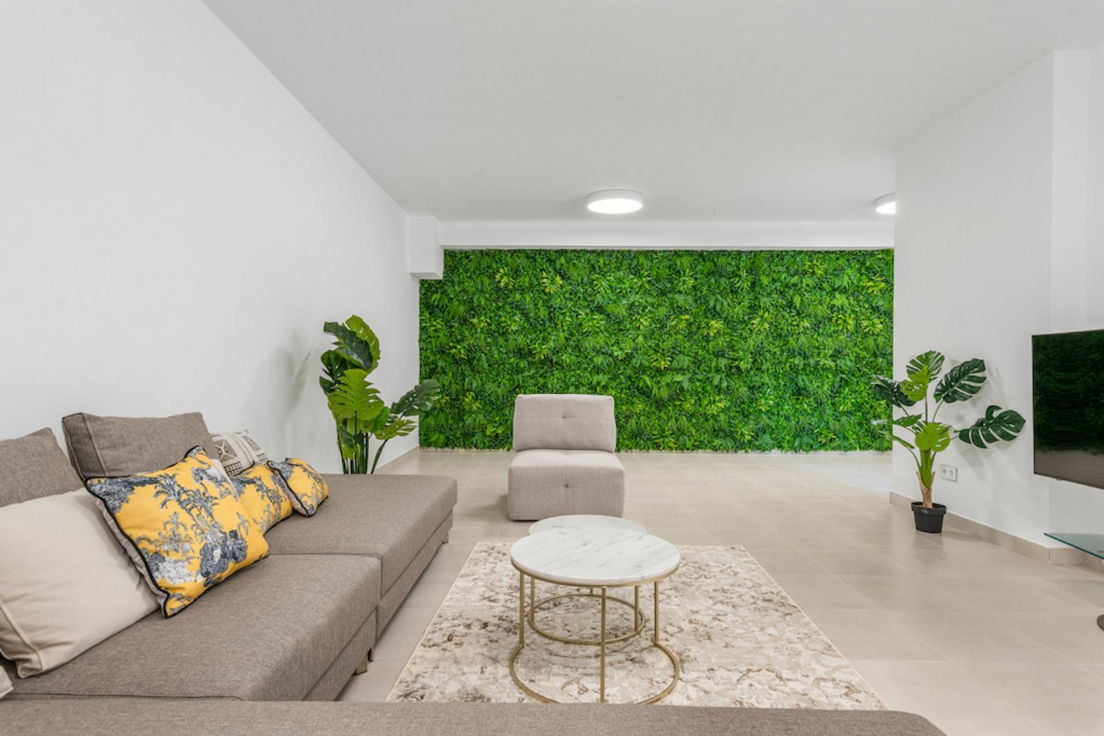 Exklusive Neubauvilla – Stil, Komfort und Pool