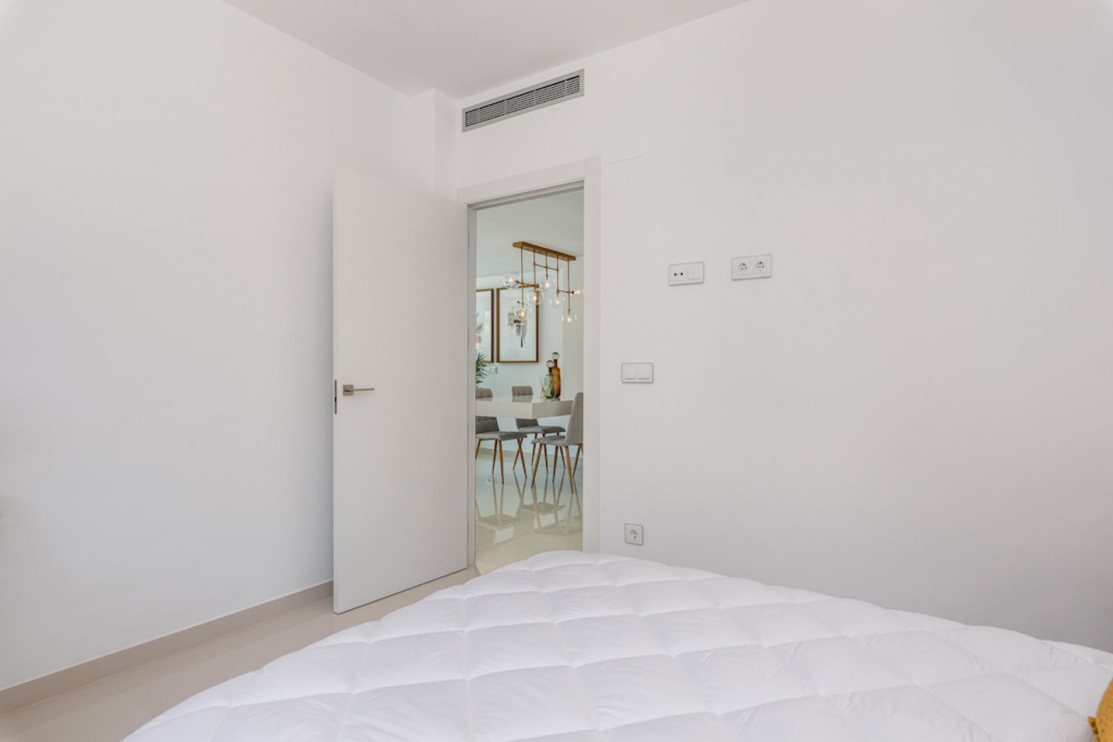 Exklusive Neubauvilla – Stil, Komfort und Pool