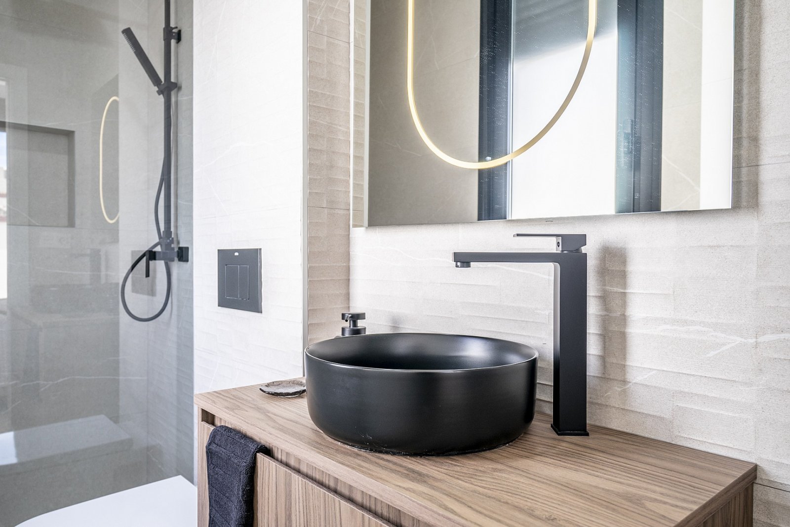 Exklusive Neubau-Villa mit Pool