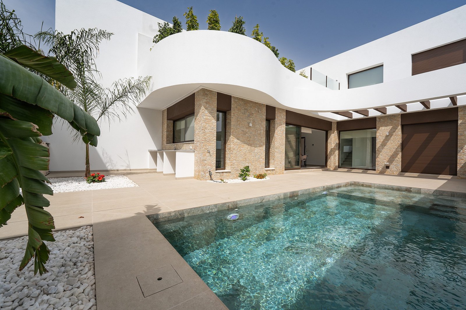 Rojales: Komfortable Luxusvilla mit Pooloption und Parkplatz 