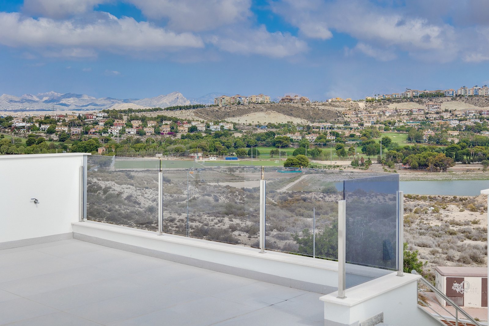 Modernes Zuhause mit Panorama & Pool