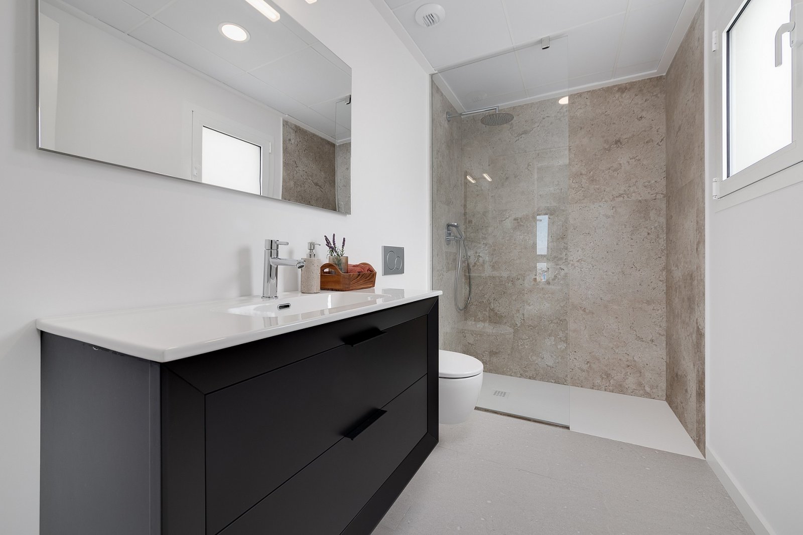 Modernes Zuhause mit Panorama & Pool