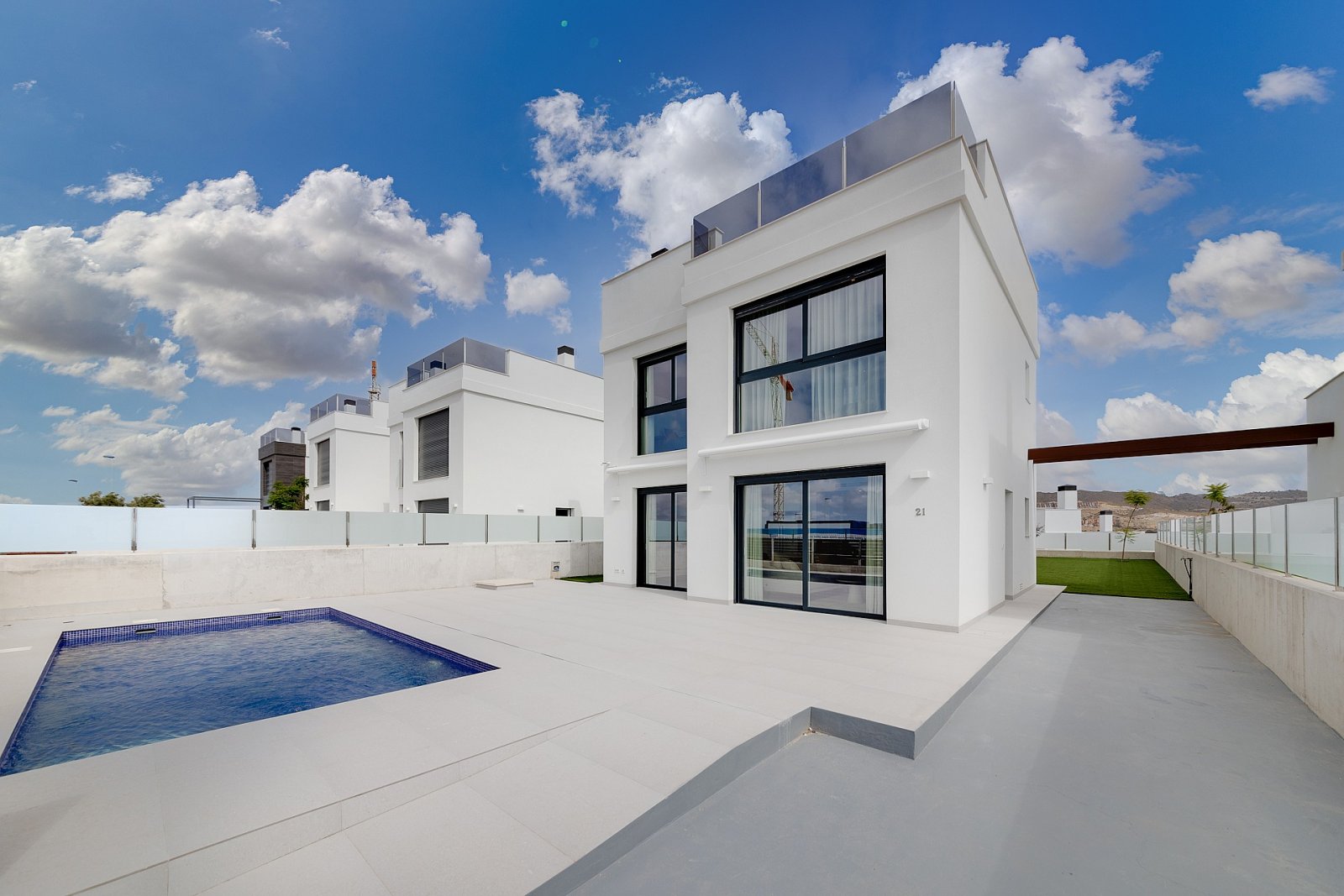Modernes Zuhause mit Panorama & Pool