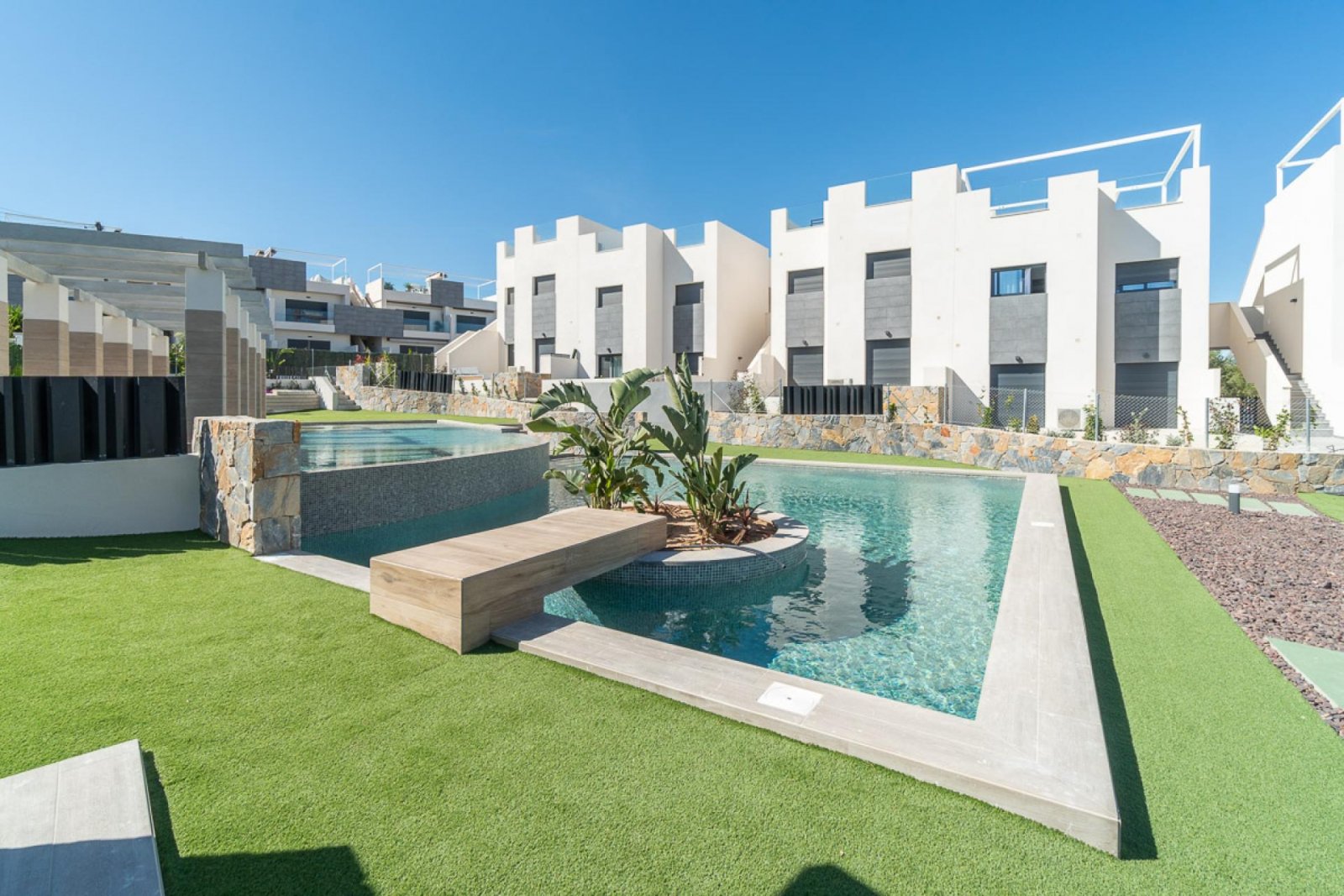 Torrevieja: Neubau-Apartment mit Garten und Gemeinschaftspool 