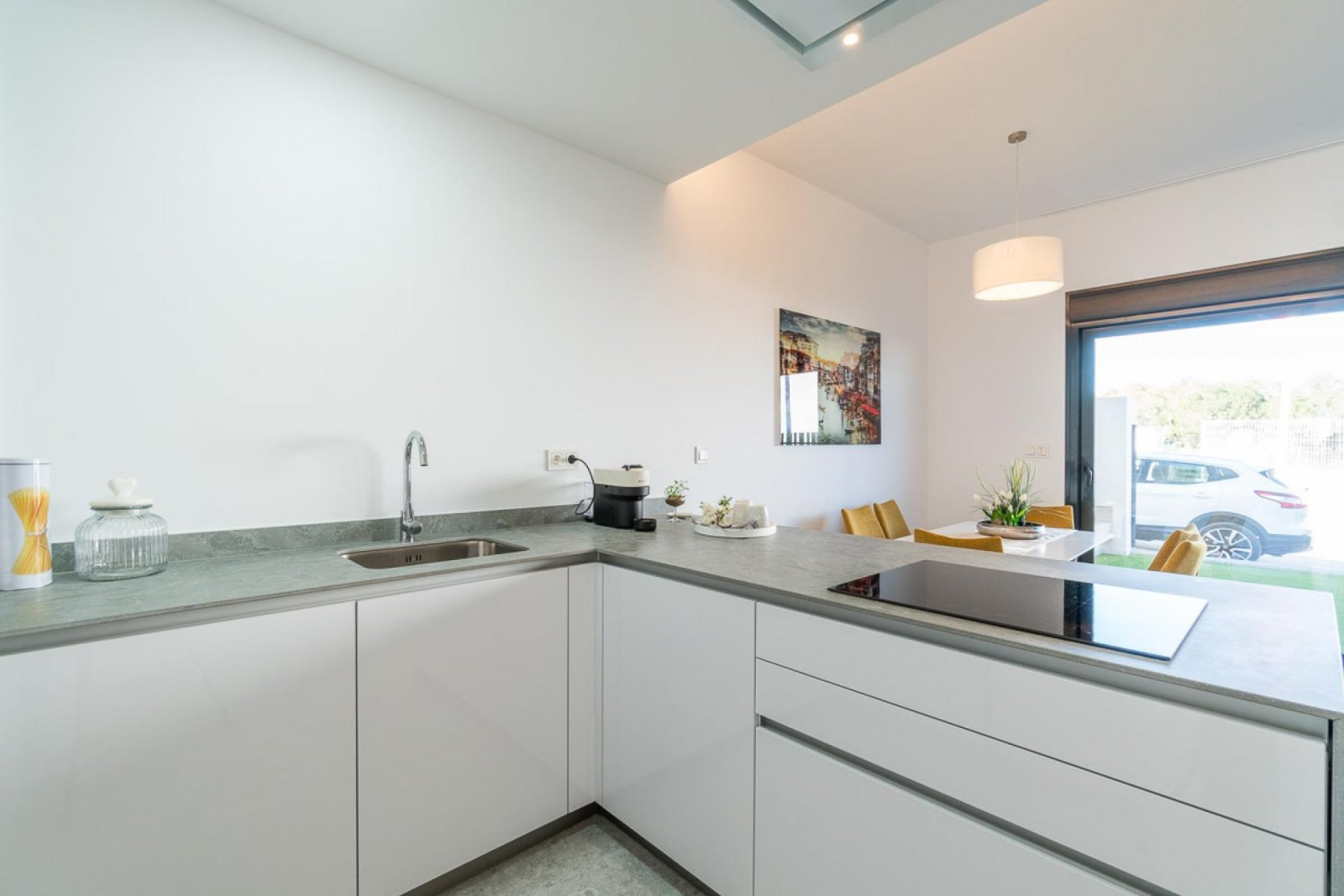 Neubau-Apartment mit Garten und Gemeinschaftspool