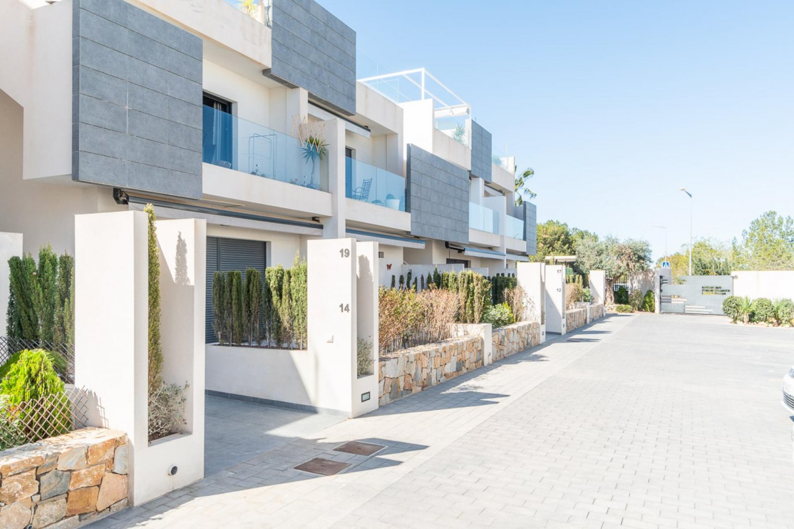 Neubau-Apartment mit Garten und Gemeinschaftspool