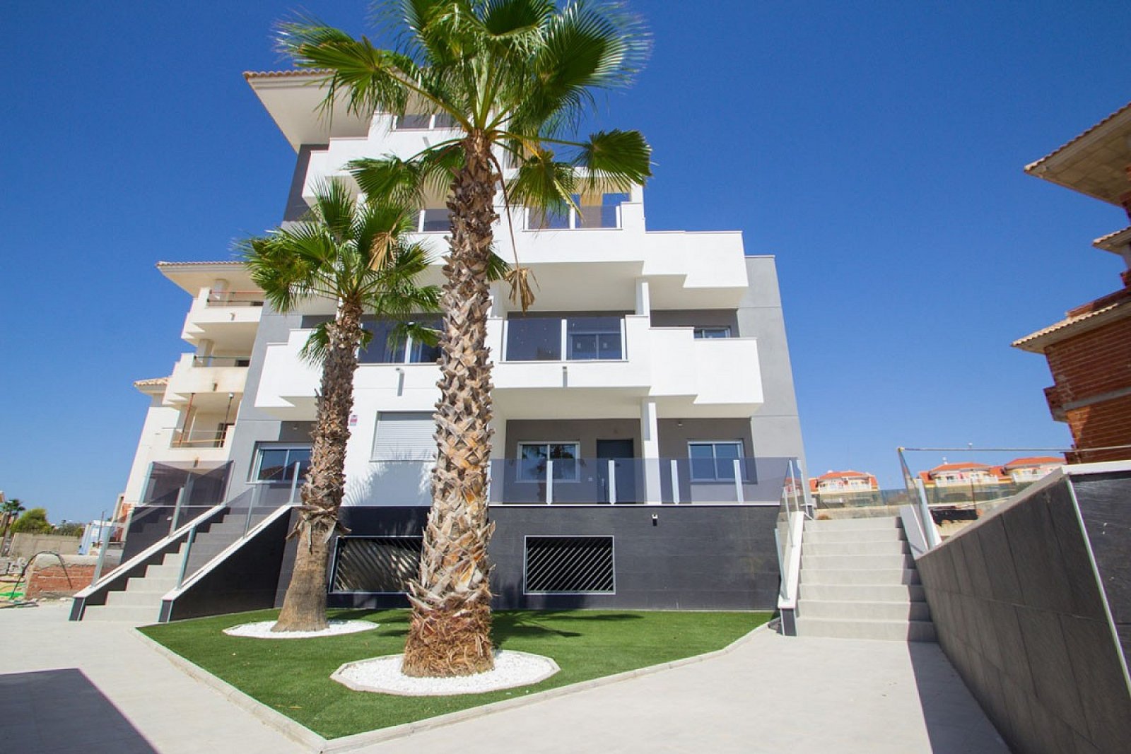 Villamartin - Orihuela Costa: Stilvolles Apartment mit Terrasse, Pool & Parkplatz 