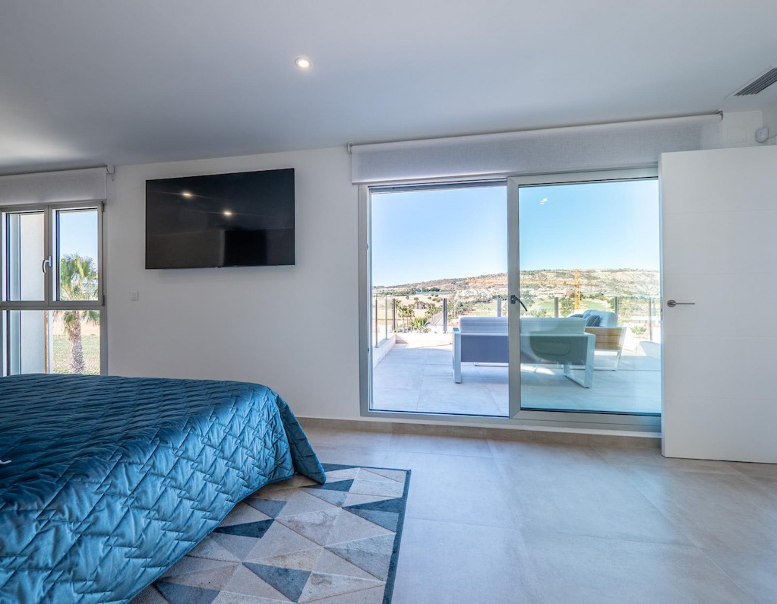 Luxusvilla mit Pool und Golfblick