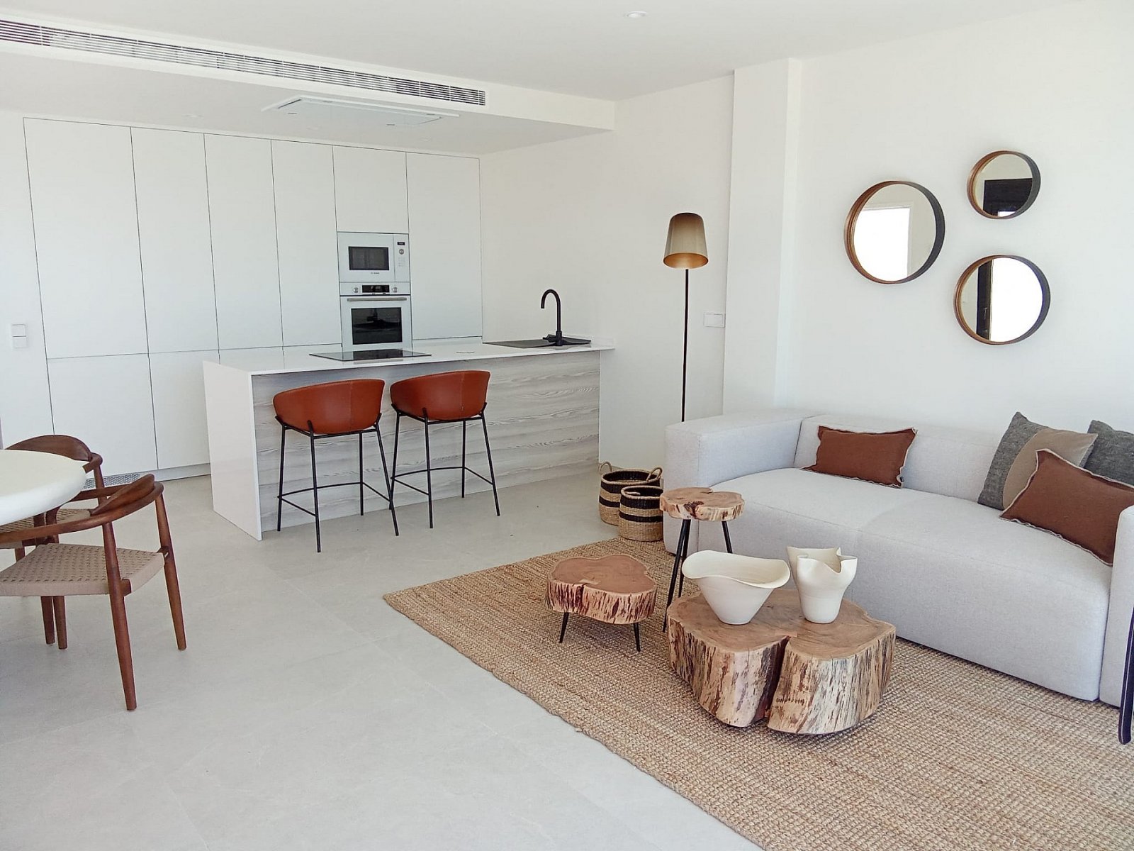 Modernes Apartment mit Solarium und Pool