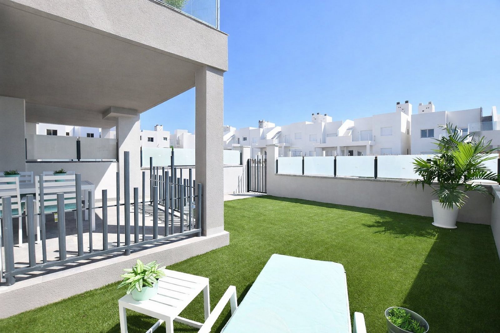 Exklusive Neubauwohnung mit privatem Garten
