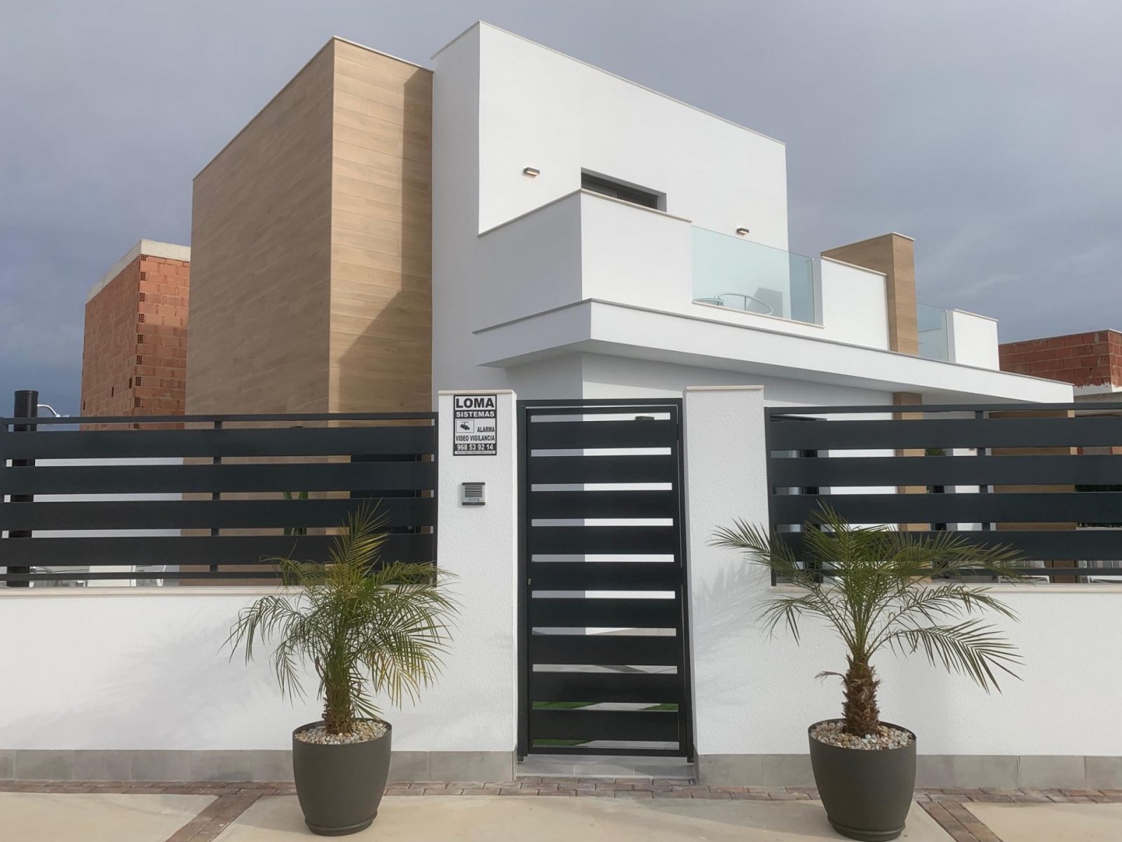 Moderne Villa mit privatem Pool & Garten