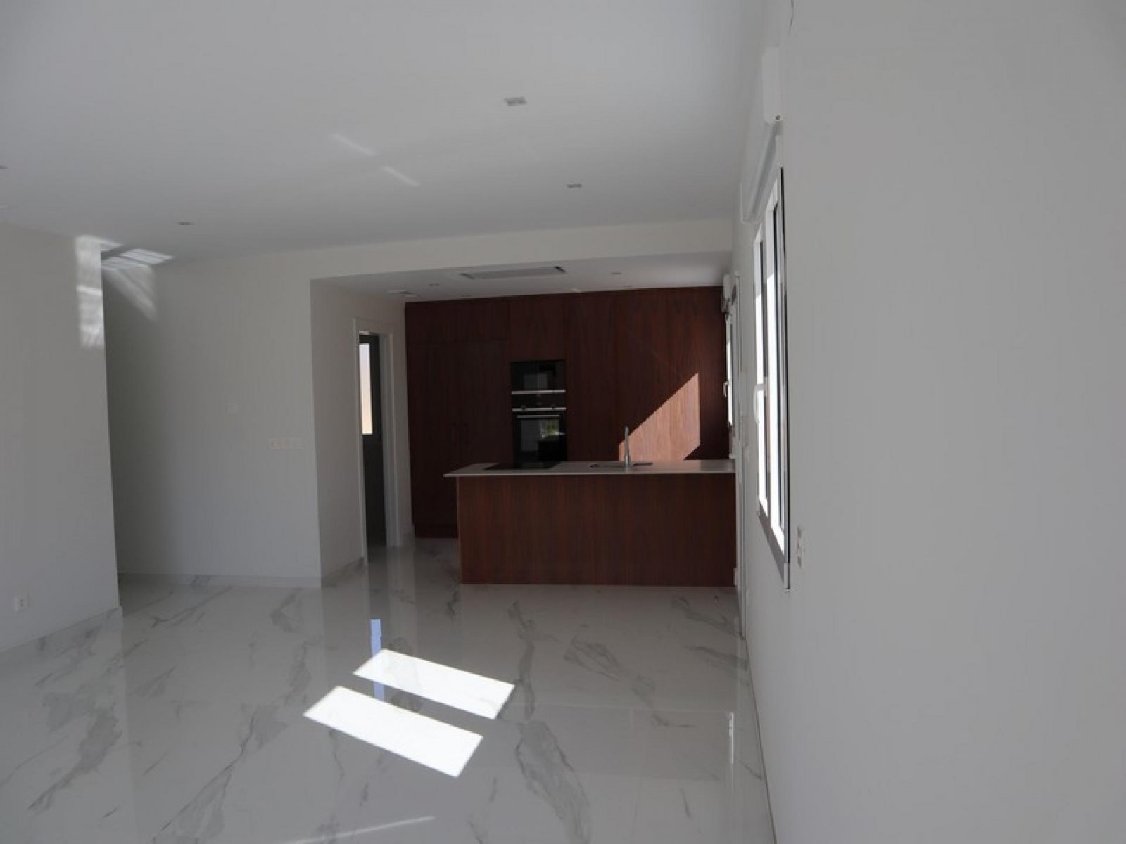 Mediterrane Neubau-Villa mit Komfort & Qualität