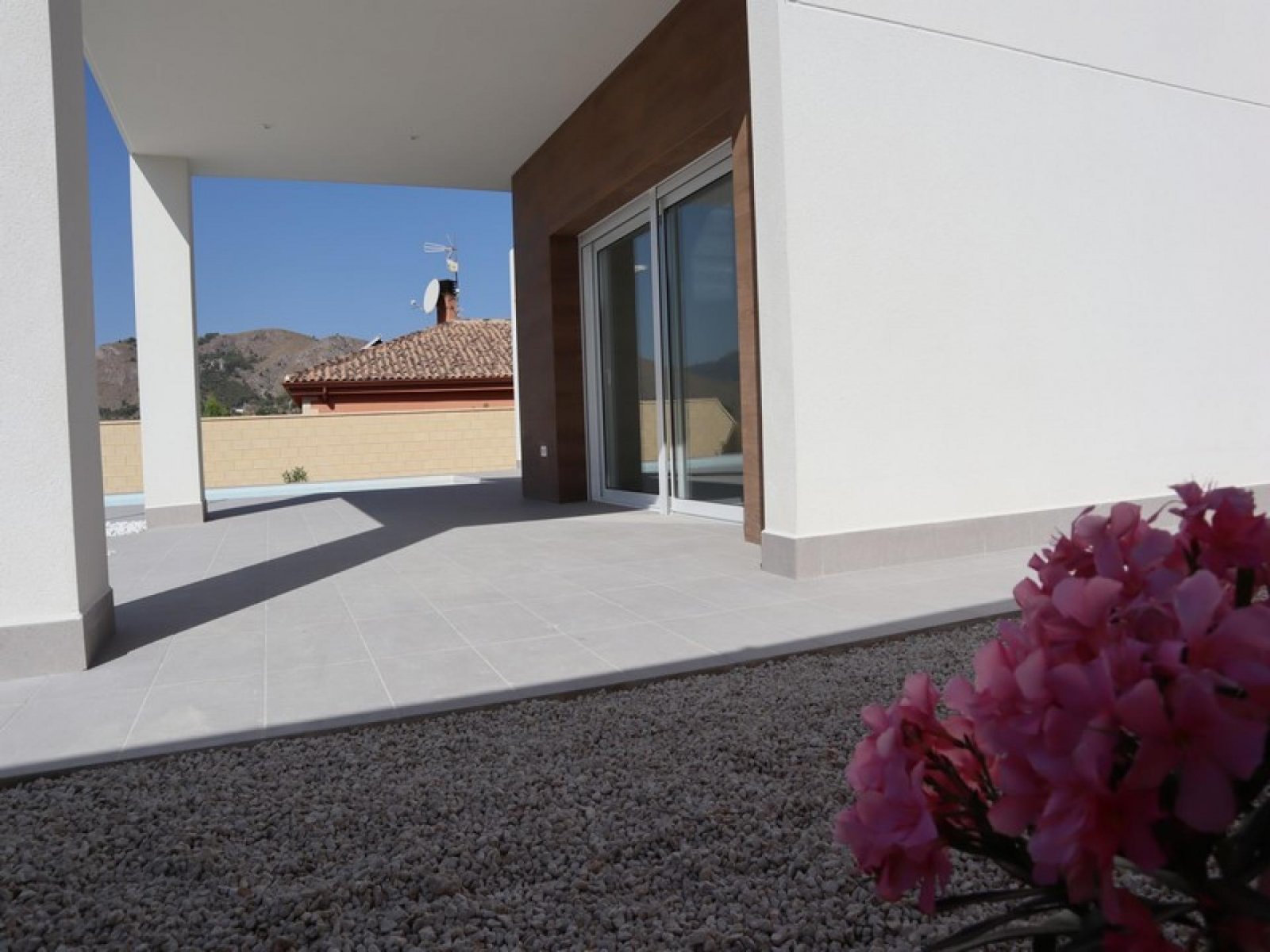 Mediterrane Neubau-Villa mit Komfort & Qualität