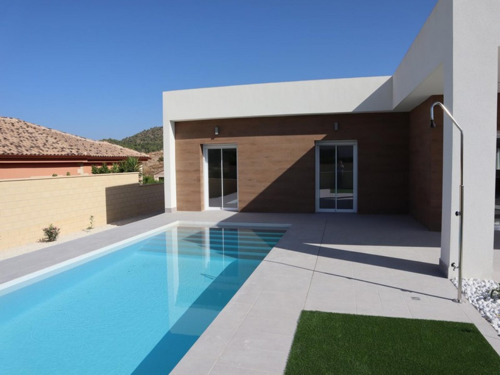 Mediterrane Neubau-Villa mit Komfort & Qualität