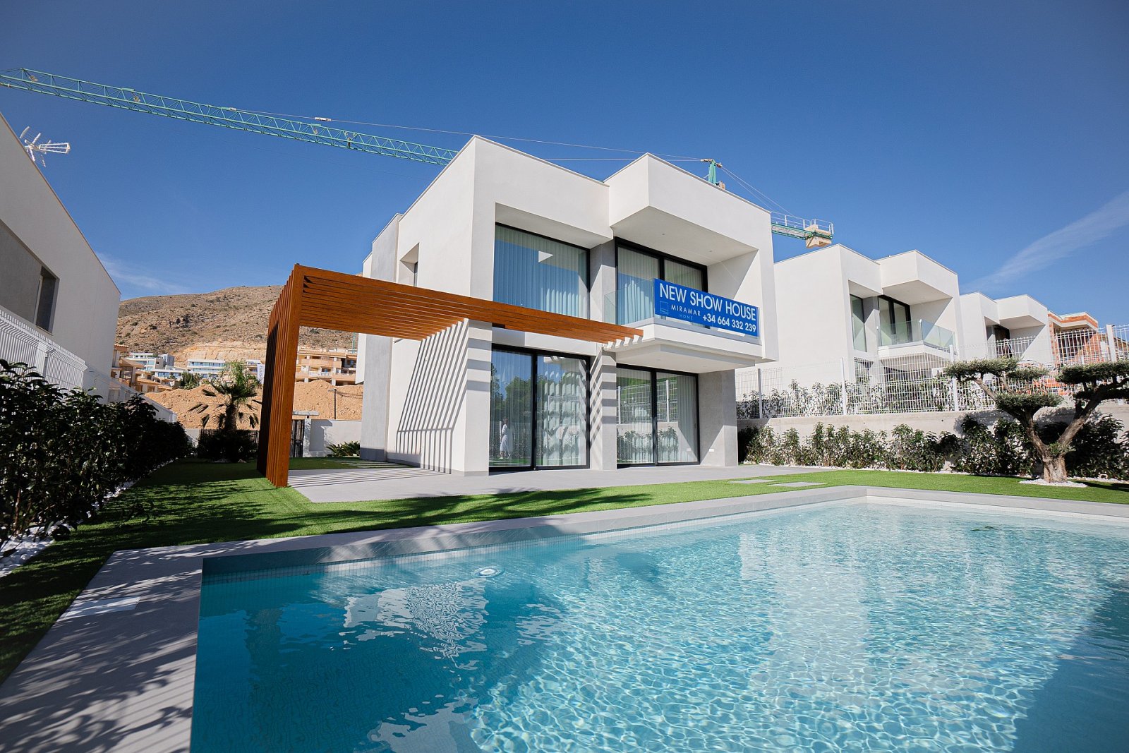 Finestrat: Moderne Villa mit Terrasse & Garten 
