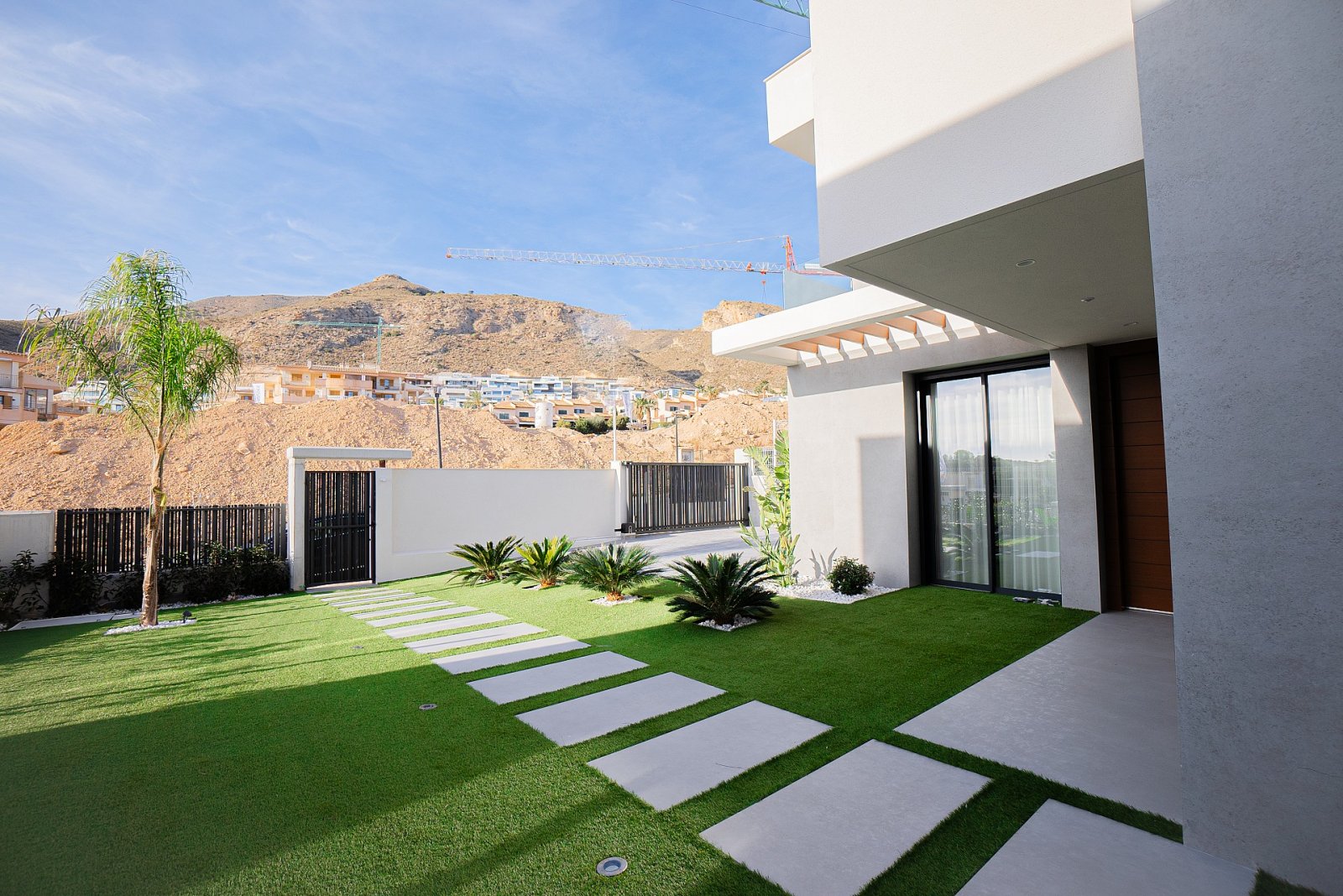 Moderne Villa mit Terrasse & Garten
