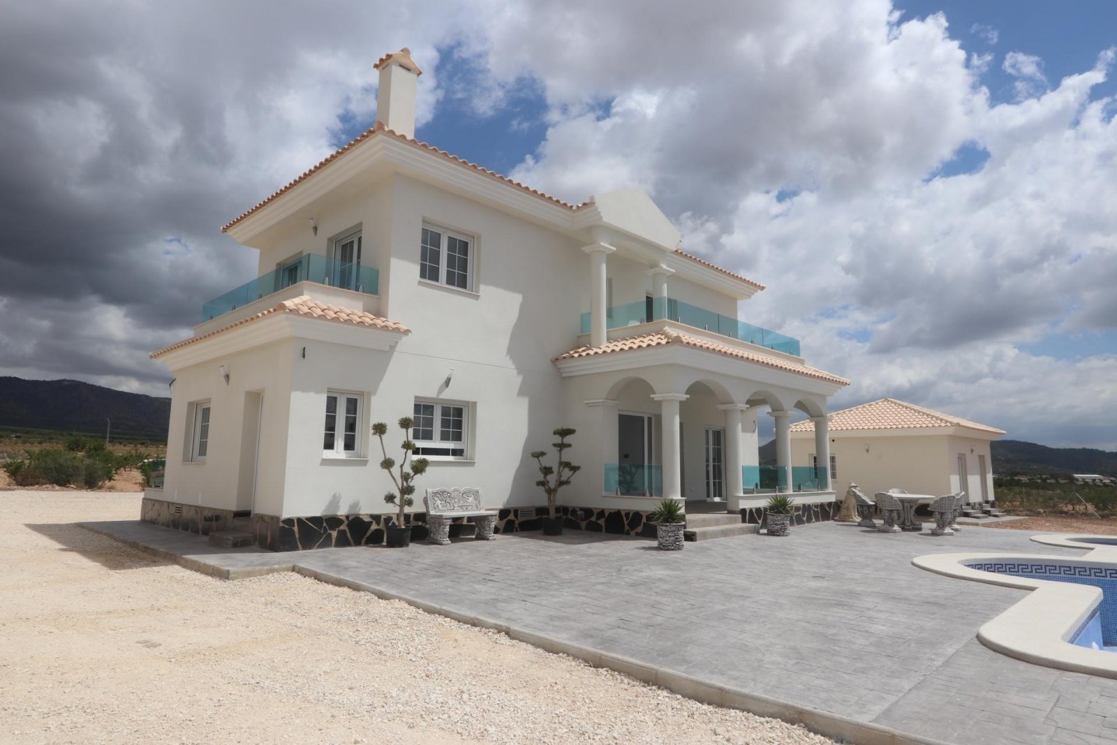 Ihre Traumvilla nach Maß mit Pool in Pinoso
