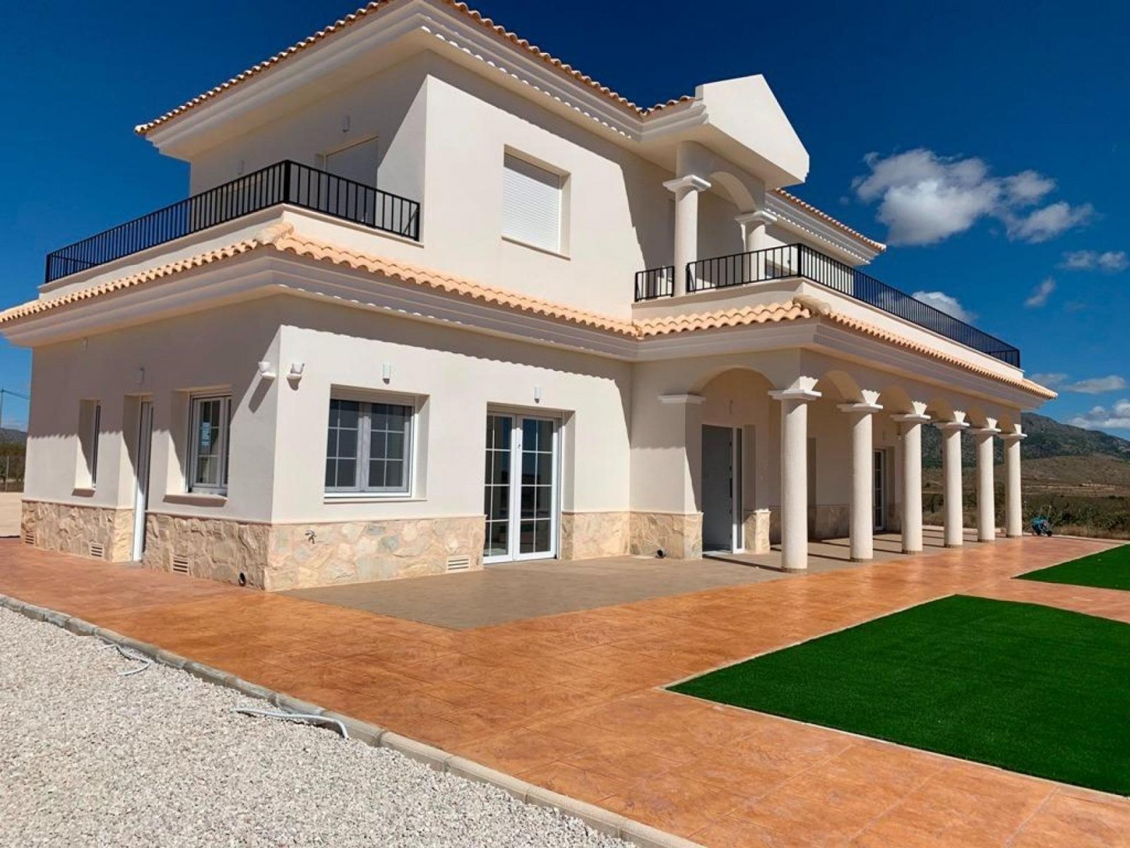 Traumvilla nach Maß in Pinoso – Exklusiv leben unter der Sonne Spaniens
