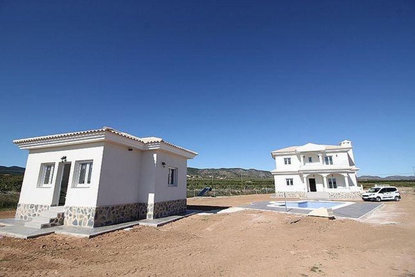 Maßgeschneiderte Villen mit Pool und Gästehaus in Alicante