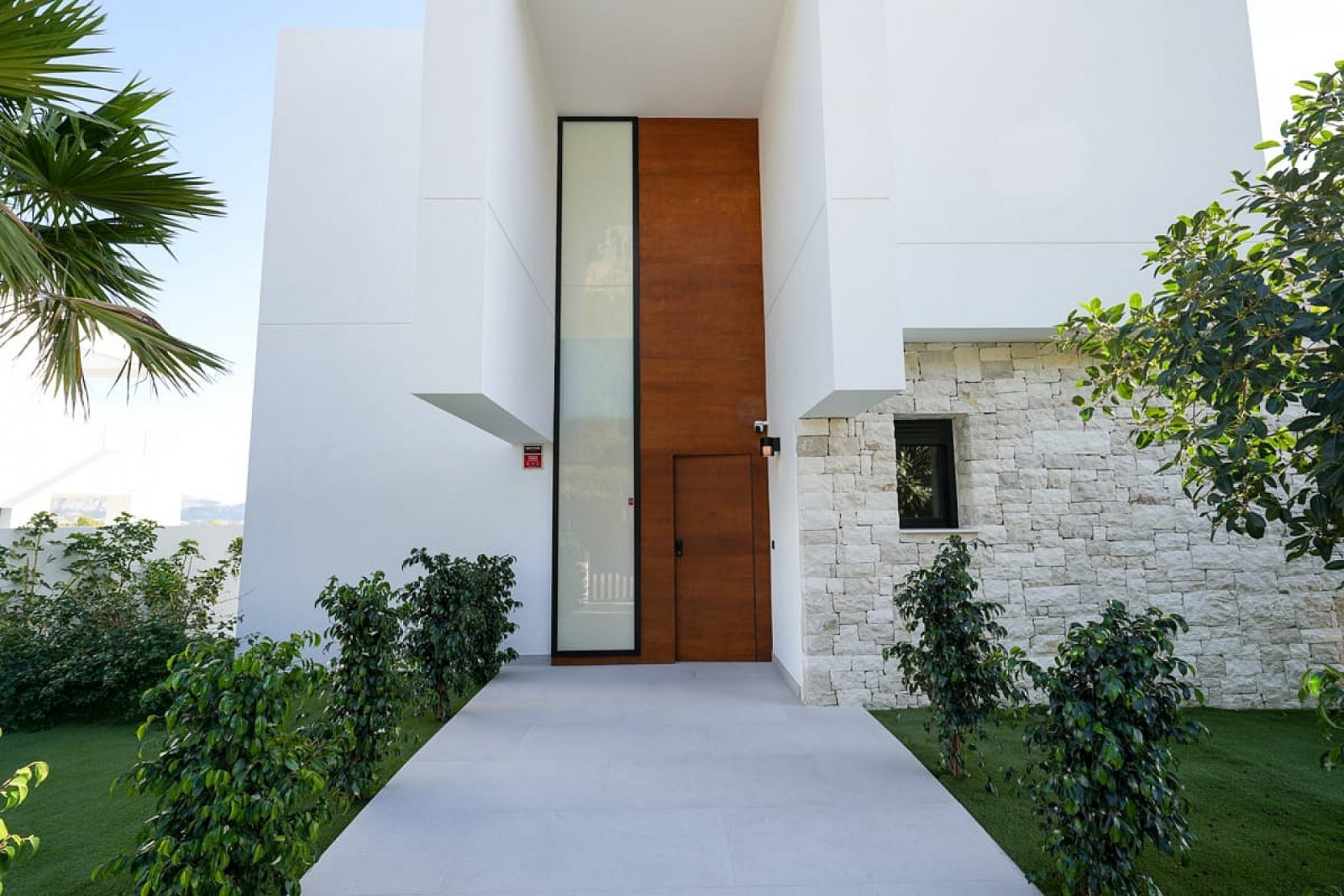 Moderne Villa mit Pool, Garage und erstklassiger Lage